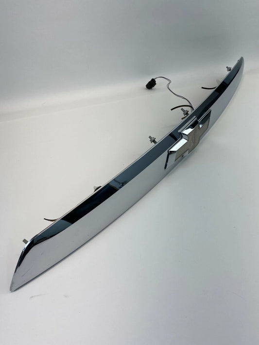 10-15 CHEVROLET EQUINOX DECK LID CENTER LIFTGATE APPLIQUE MOLDING W/O CAMERA OEM