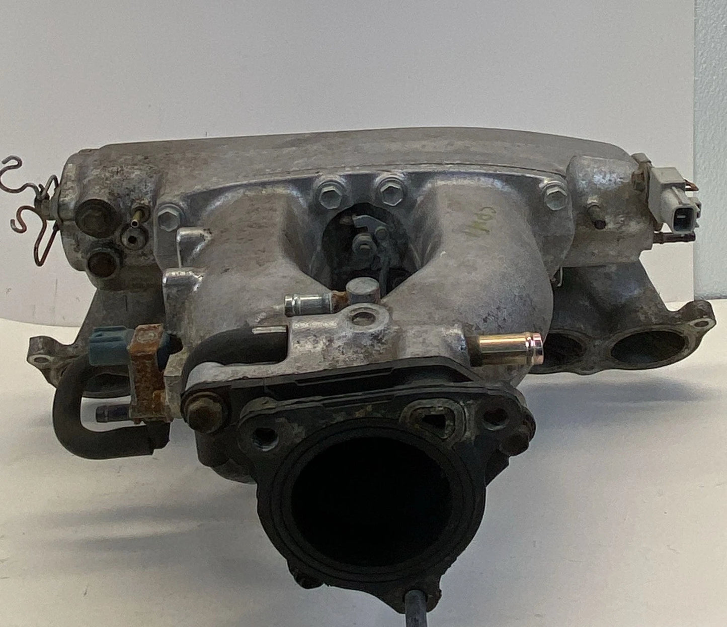 98 99 00 01 02 03 04 05 LEXUS GS300 3.0L V6 UPPER INTAKE MANIFOLD ASSEMBLY OEM