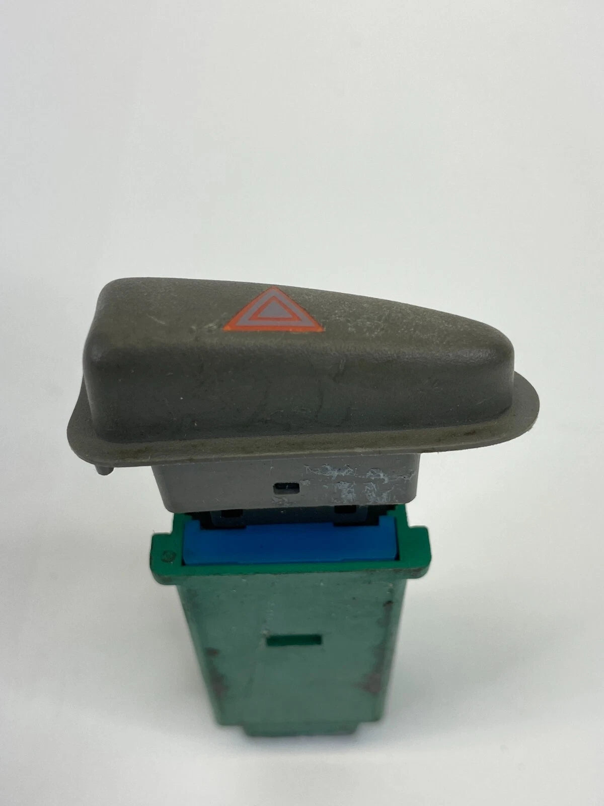 1999-2005 PONTIAC GRAND AM EMERGENCY HAZARD LIGHT CONTROL BUTTON SWITCH OEM