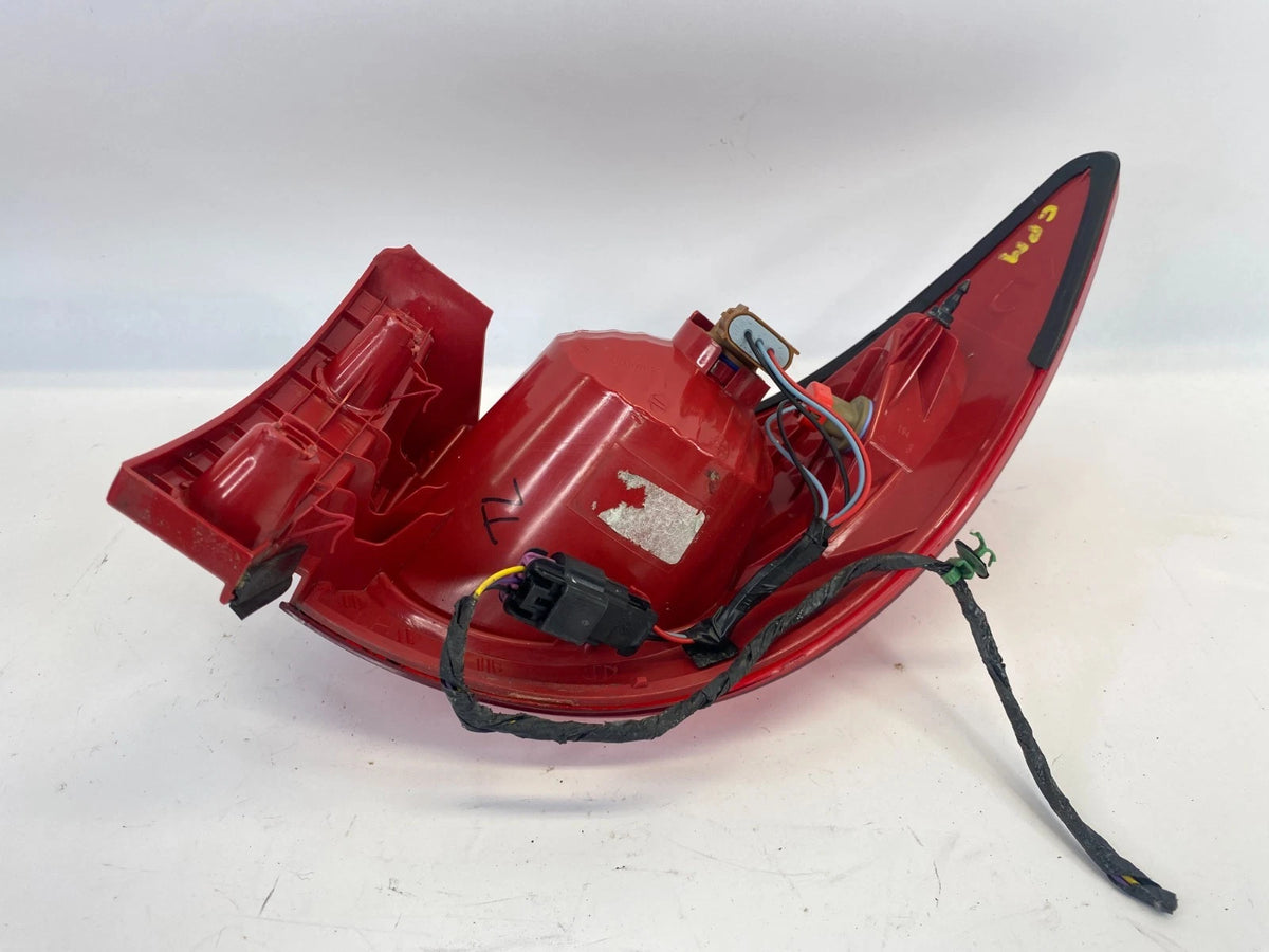 2009-2012 CHEVROLET TRAVERSE REAR LEFT SIDE OUTER TAIL LIGHT TAILLIGHT OEM