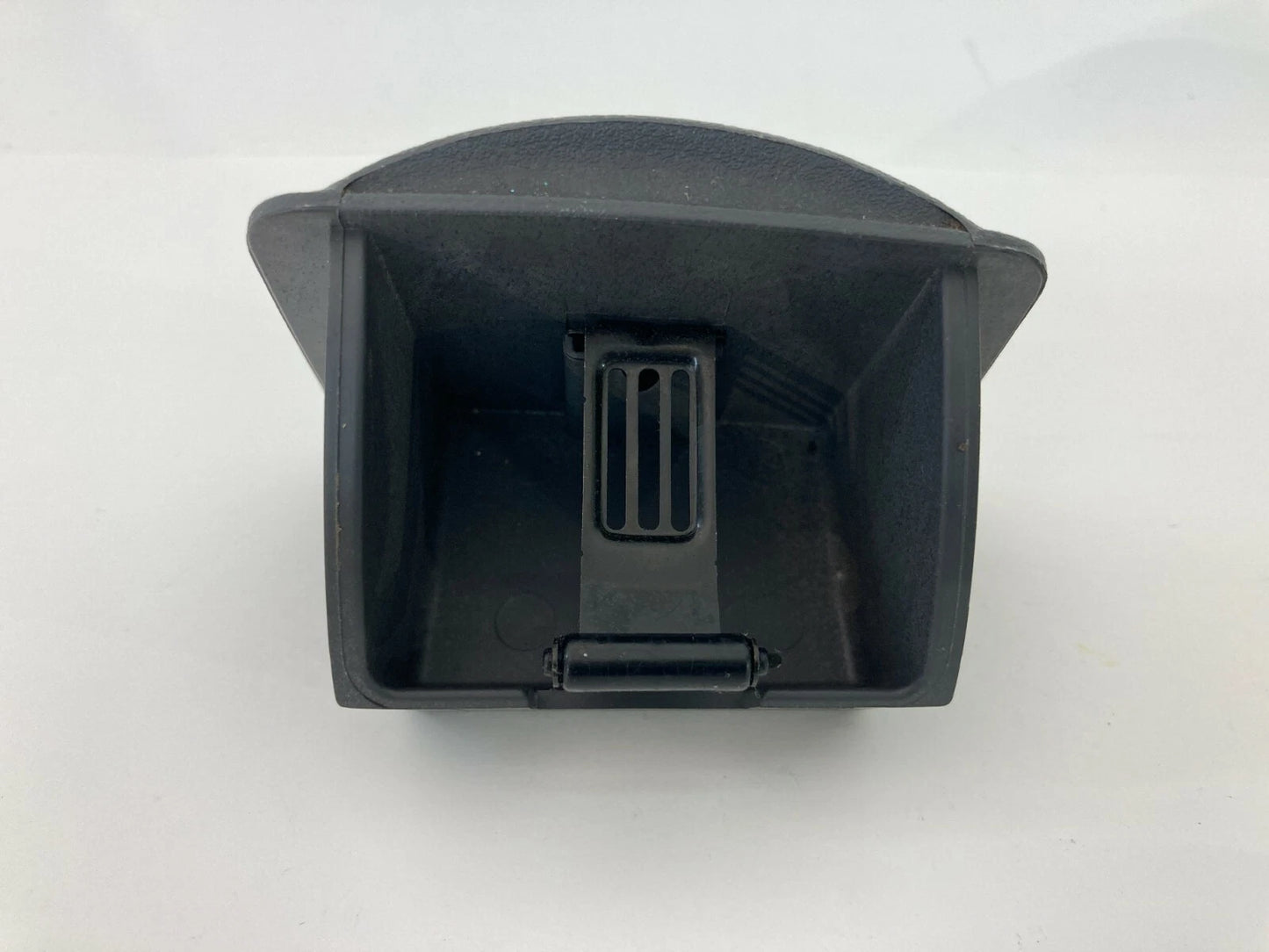 2003 2004 2005 2006 KIA SORENTO REAR CENTER CONSOLE ASHTRAY STORAGE BOX PANEL