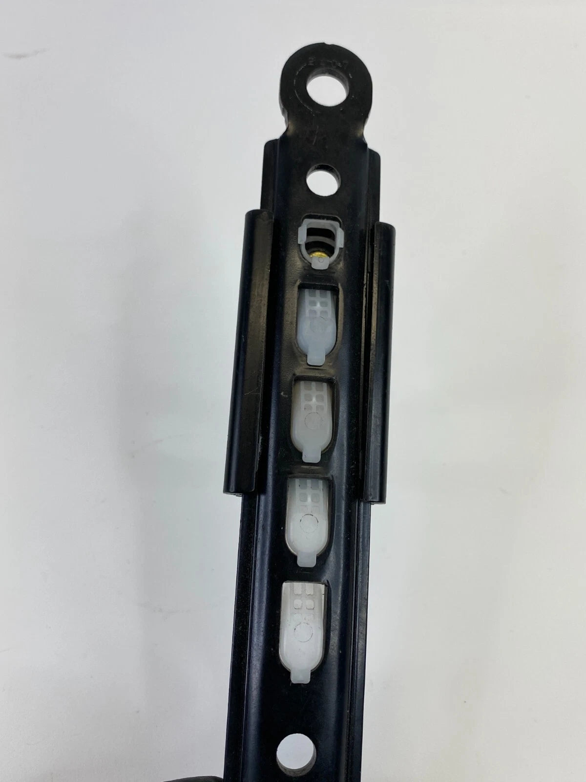 02 03 LEXUS ES300 04-06 ES330 RIGHT SIDE SEAT BELT HEIGHT ADJUSTER D526001 OEM