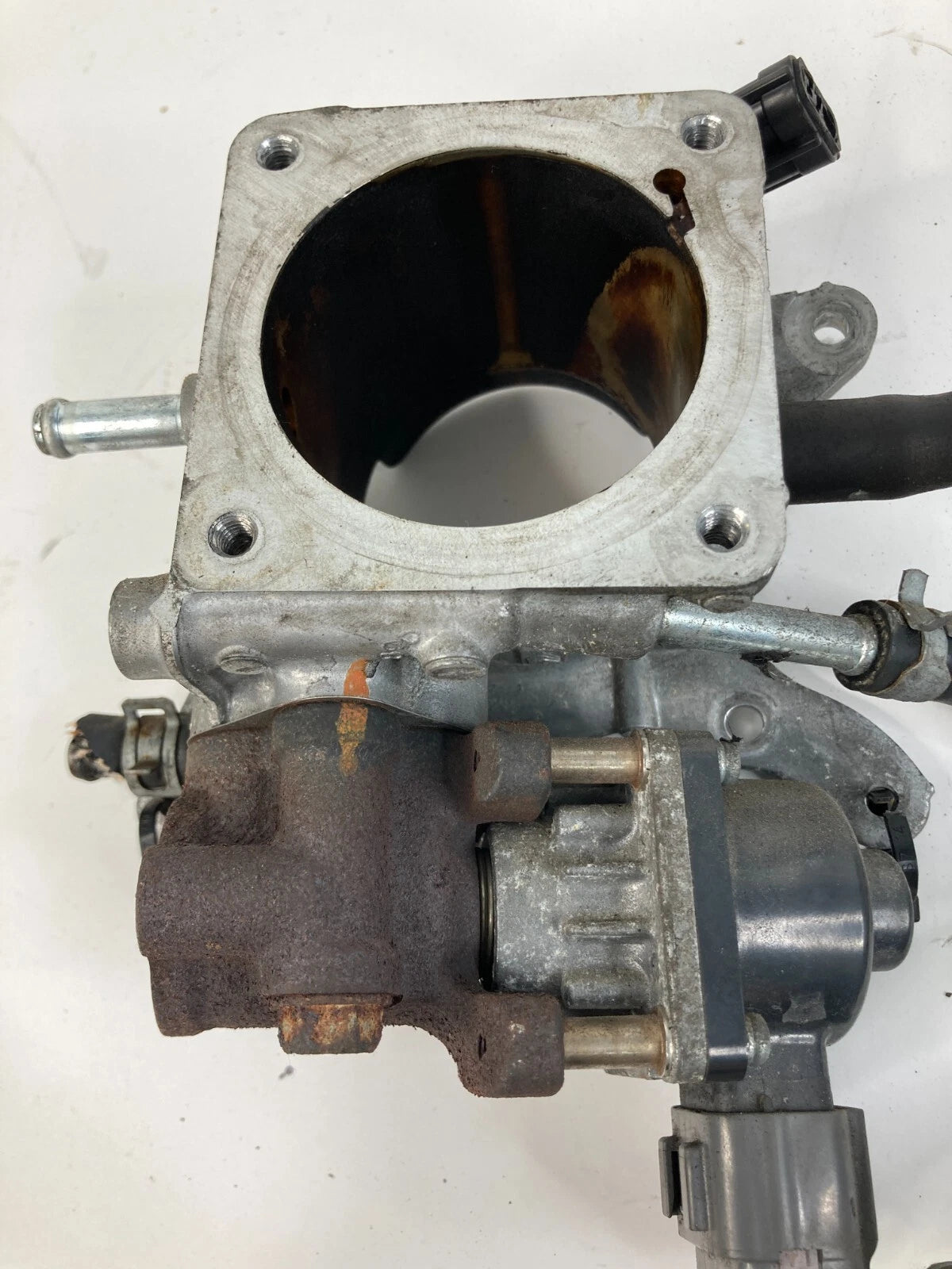 2010-2012 SUBARU LEGACY 2.5L H4 ENGINE EGR VALVE CONTROL HOUSING OEM