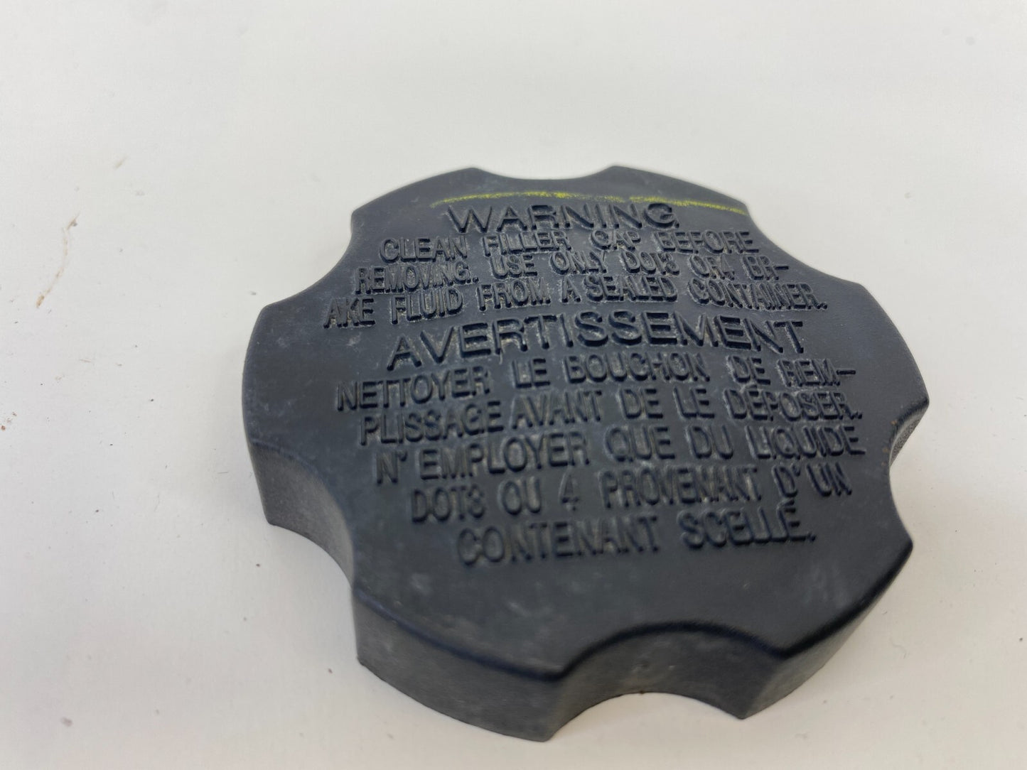 2013-2018 Hyundai Santa Fe Sport Brake Fluid Master Cylinder Cap Reservoir OEM