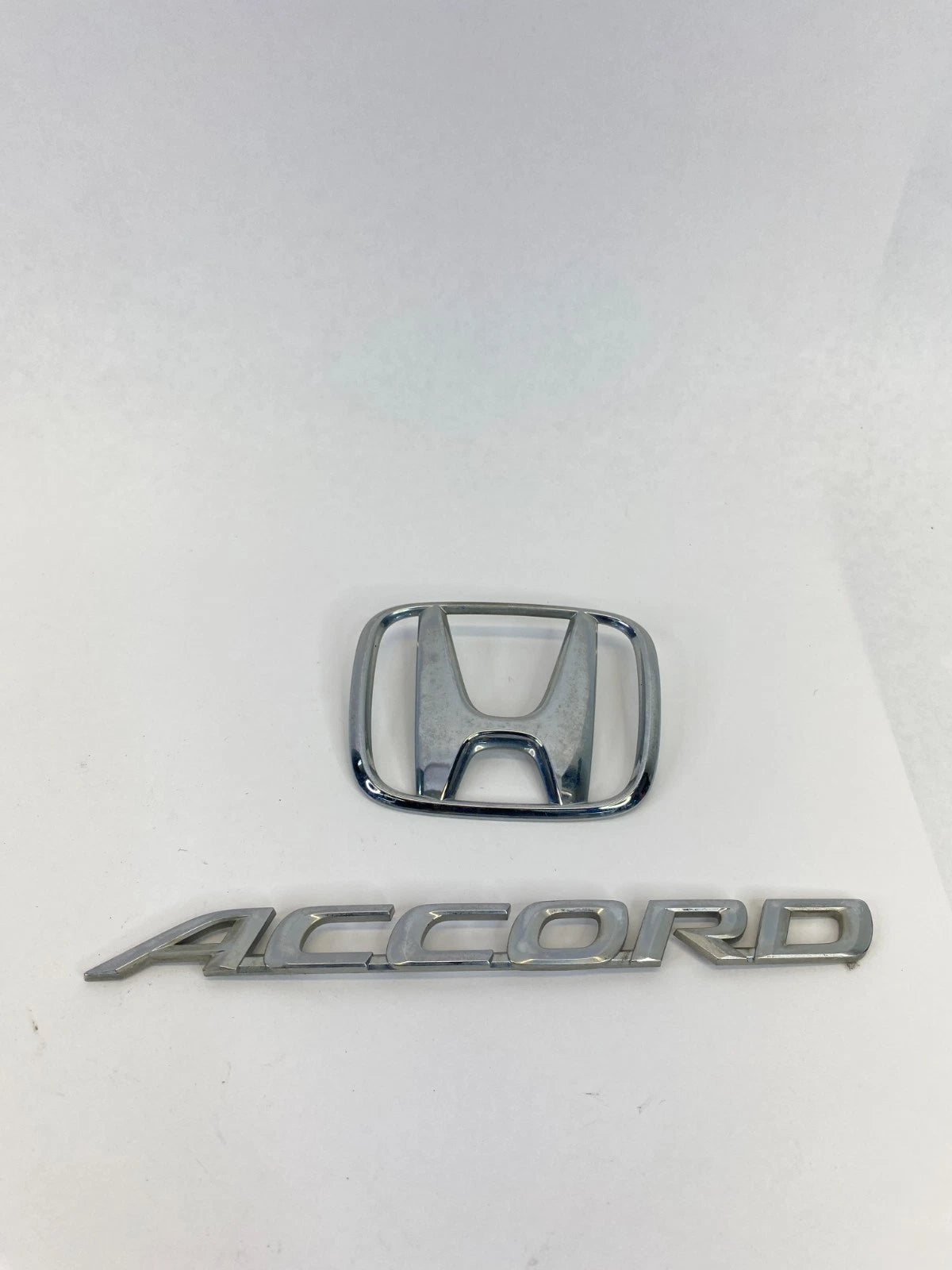 2003-2005 HONDA ACCORD COUPE REAR LOGO MARK EMBLEM BADGE SET 75701-SHJ-A000 OEM