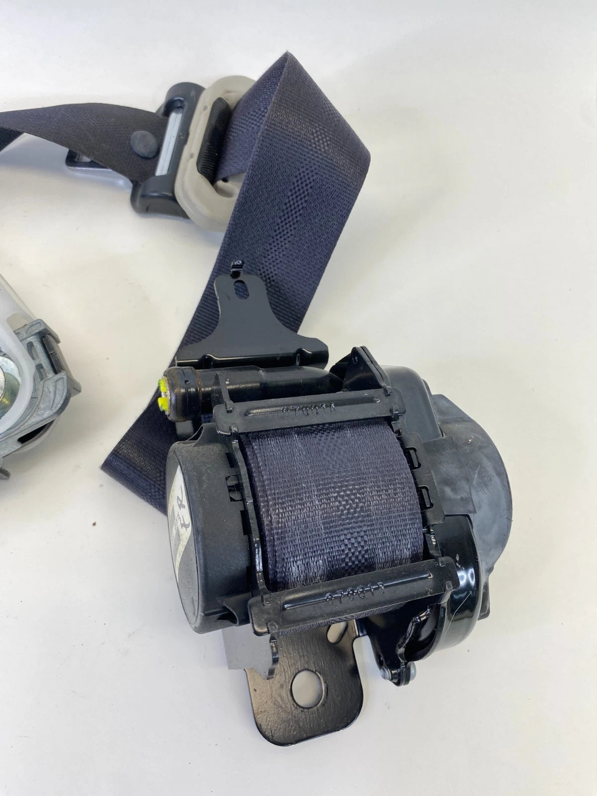 2013-2015 NISSAN SENTRA FRONT RIGHT PASSENGER SIDE SEAT BELT RETRACTOR ASSY OEM