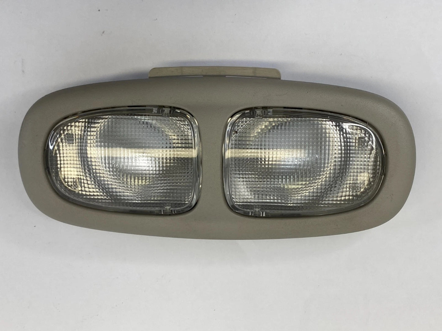 2005 2006 CHEVY TRAILBLAZER EXT CENTER ROOF DOME COURTESY LIGHT ASSY OEM