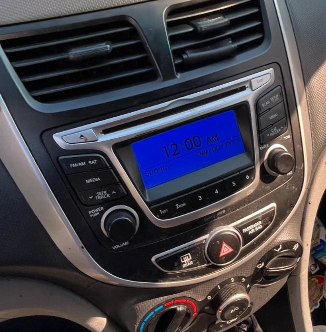 2012-2014 HYUNDAI ACCENT DASH AM FM CD RADIO PLAYER UNIT 96170-1R1104X OEM
