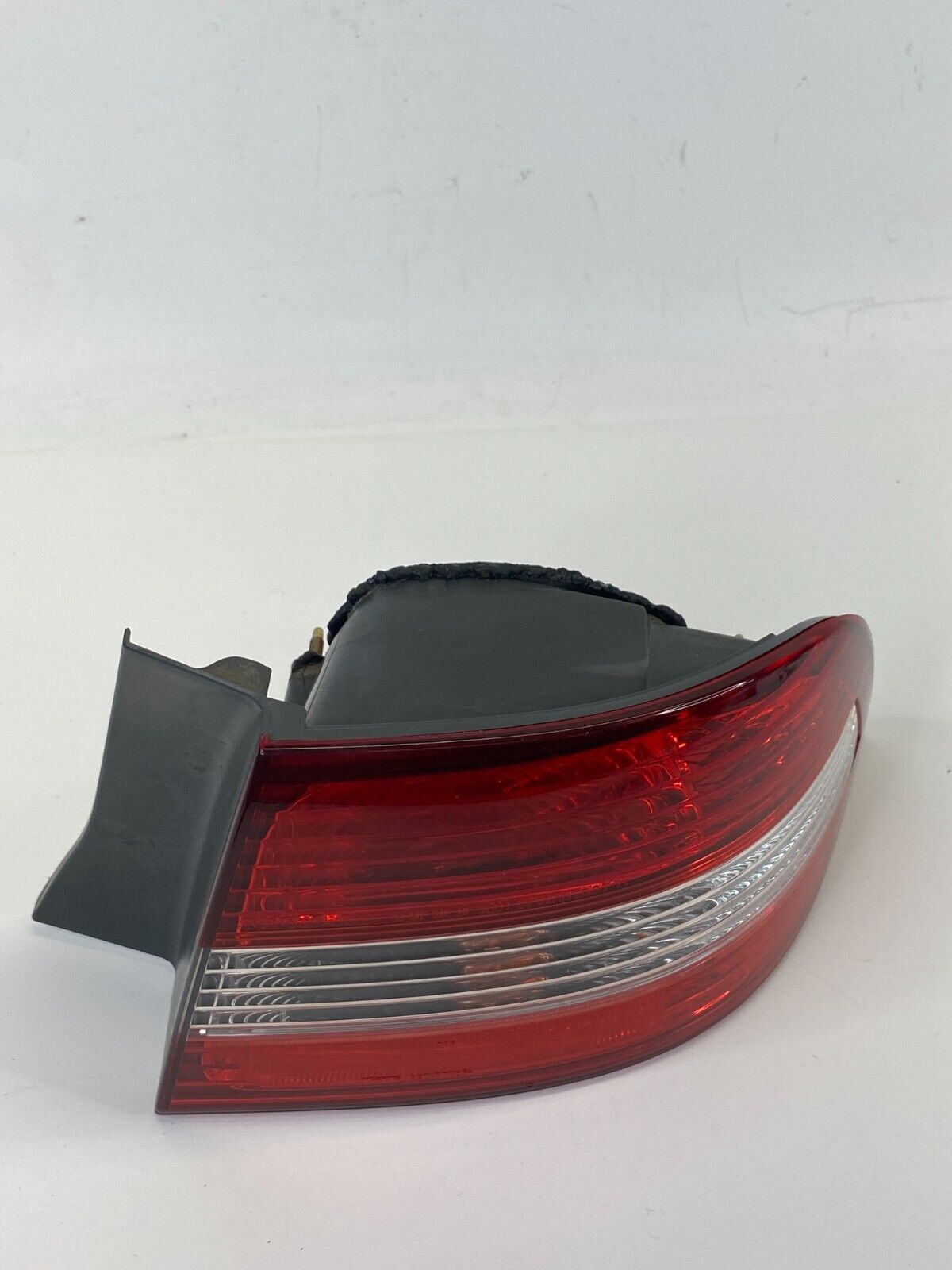 2000 2001 Lexus ES300 Rear Right Passenger Side Tail Light Outer Taillight Lamp