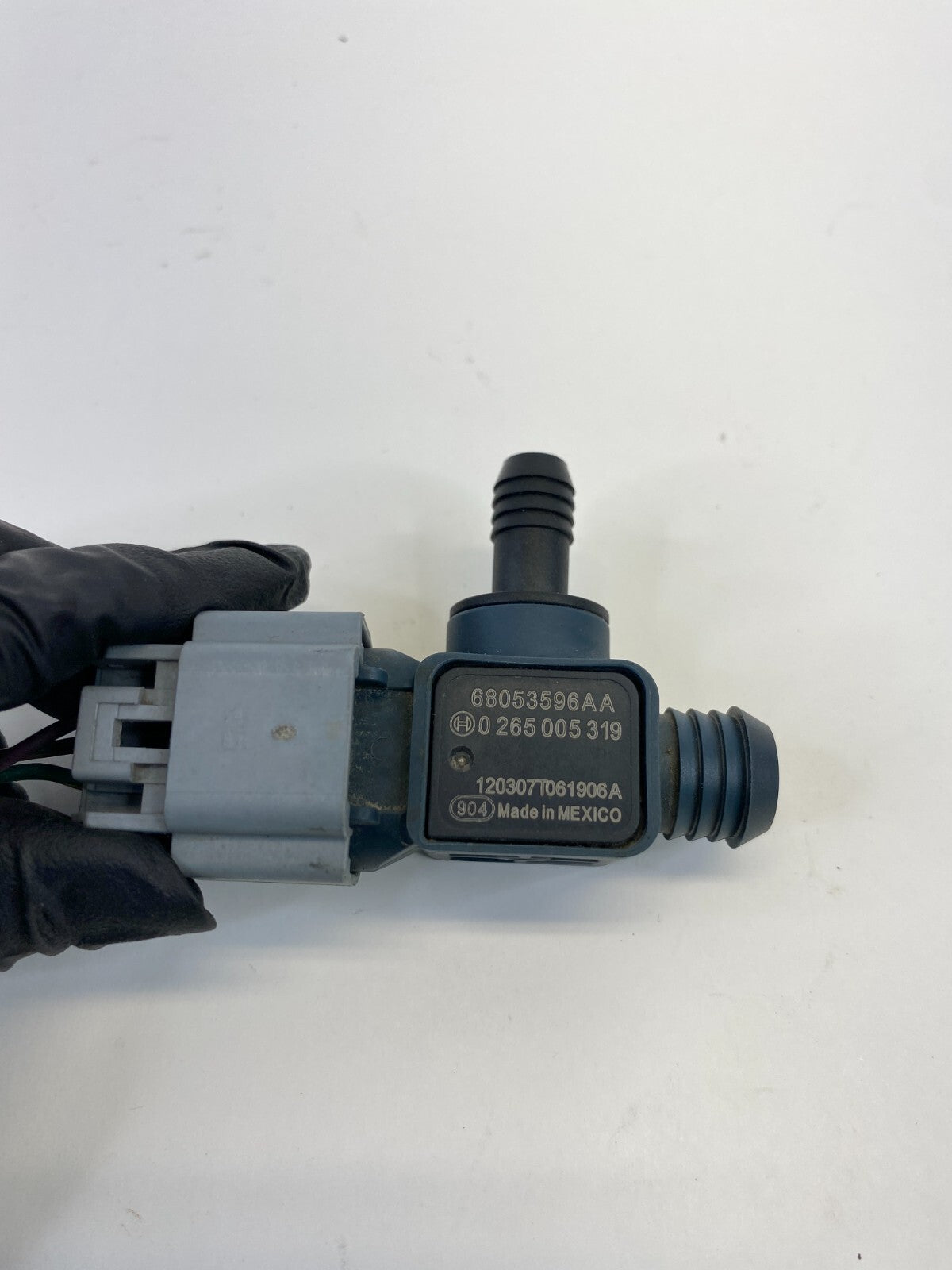 2011 2012 2013 Chrysler Town & Country Brake Booster Check Valve 68053596AA OEM