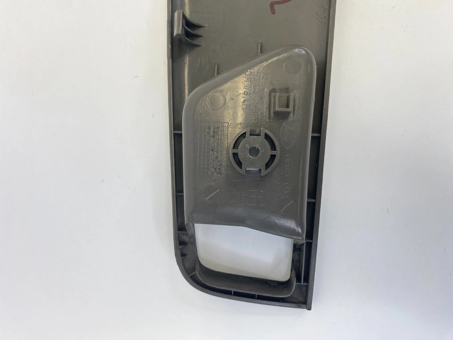 2005-2010 KIA SPORTAGE REAR LEFT INSIDE DOOR HANDLE TRIM BEZEL 83611-1F000