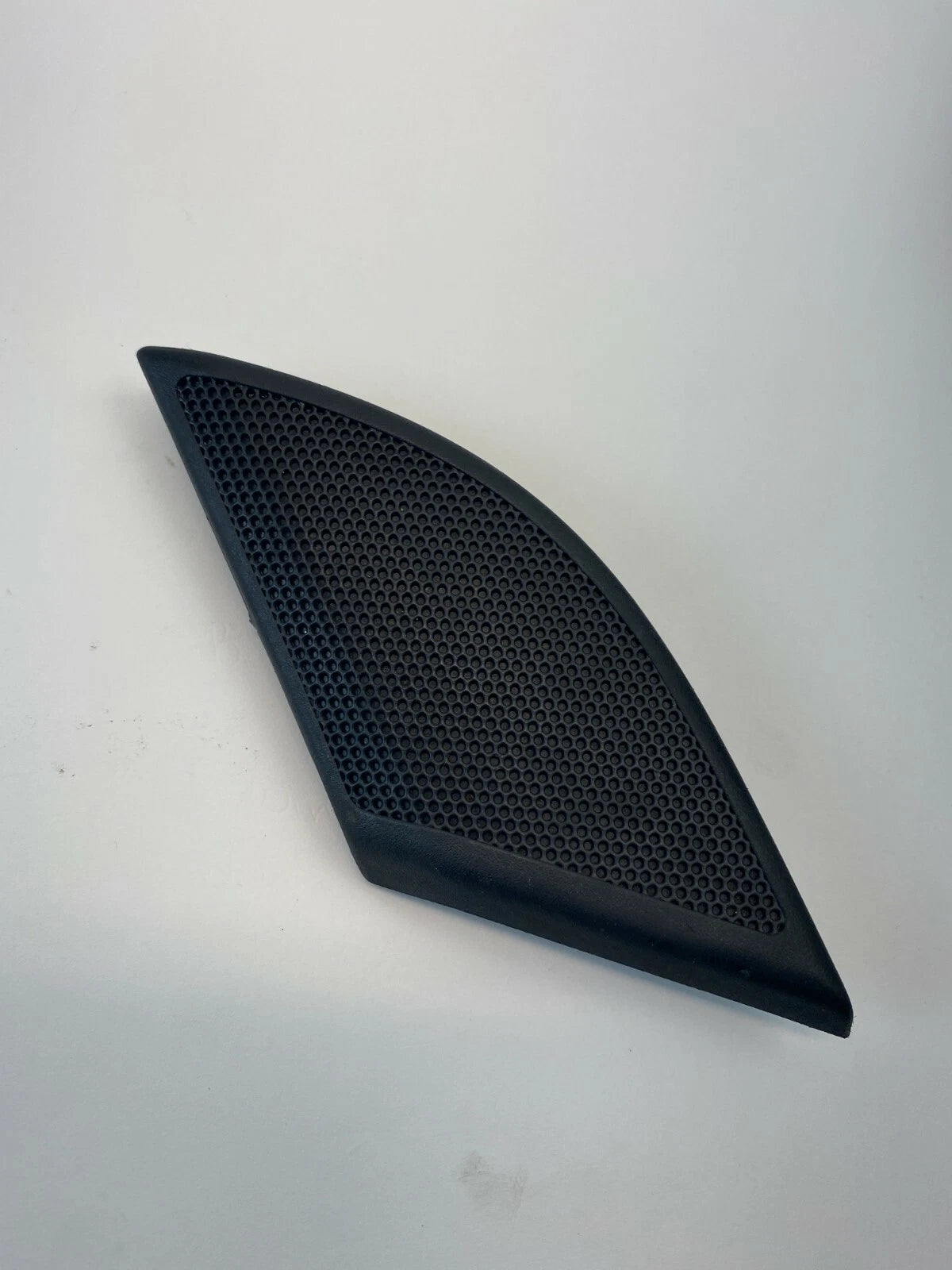 08-10 SATURN VUE REAR RIGHT SIDE DOOR SPEAKER COVER GRILLE TRIM 96627976 OEM