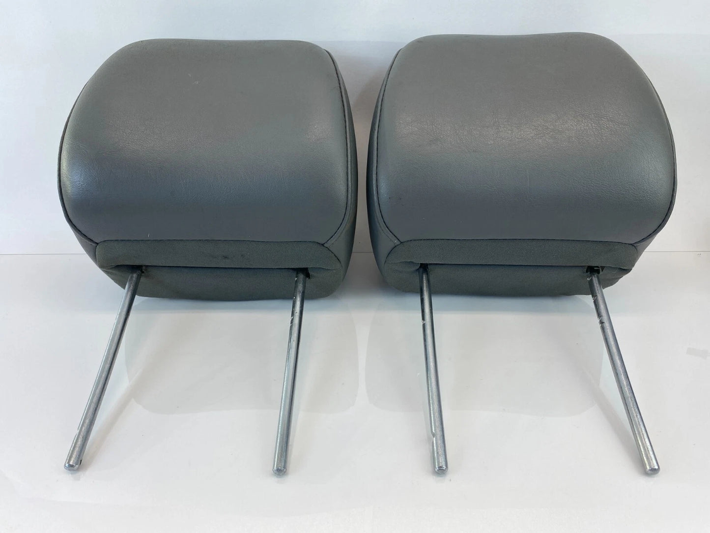 2005-2007 JEEP GRAND CHEROKEE FRONT DRIVER & PASSENGER HEADREST SET PAIR OEM