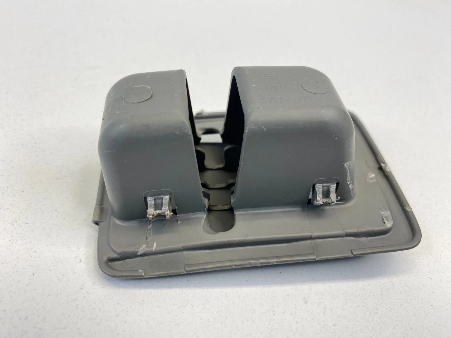 10-16 CADILLAC SRX 04-06 RX330 REAR SEAT BACK CHILD SEAT ANCHOR PLATE TRIM CAP