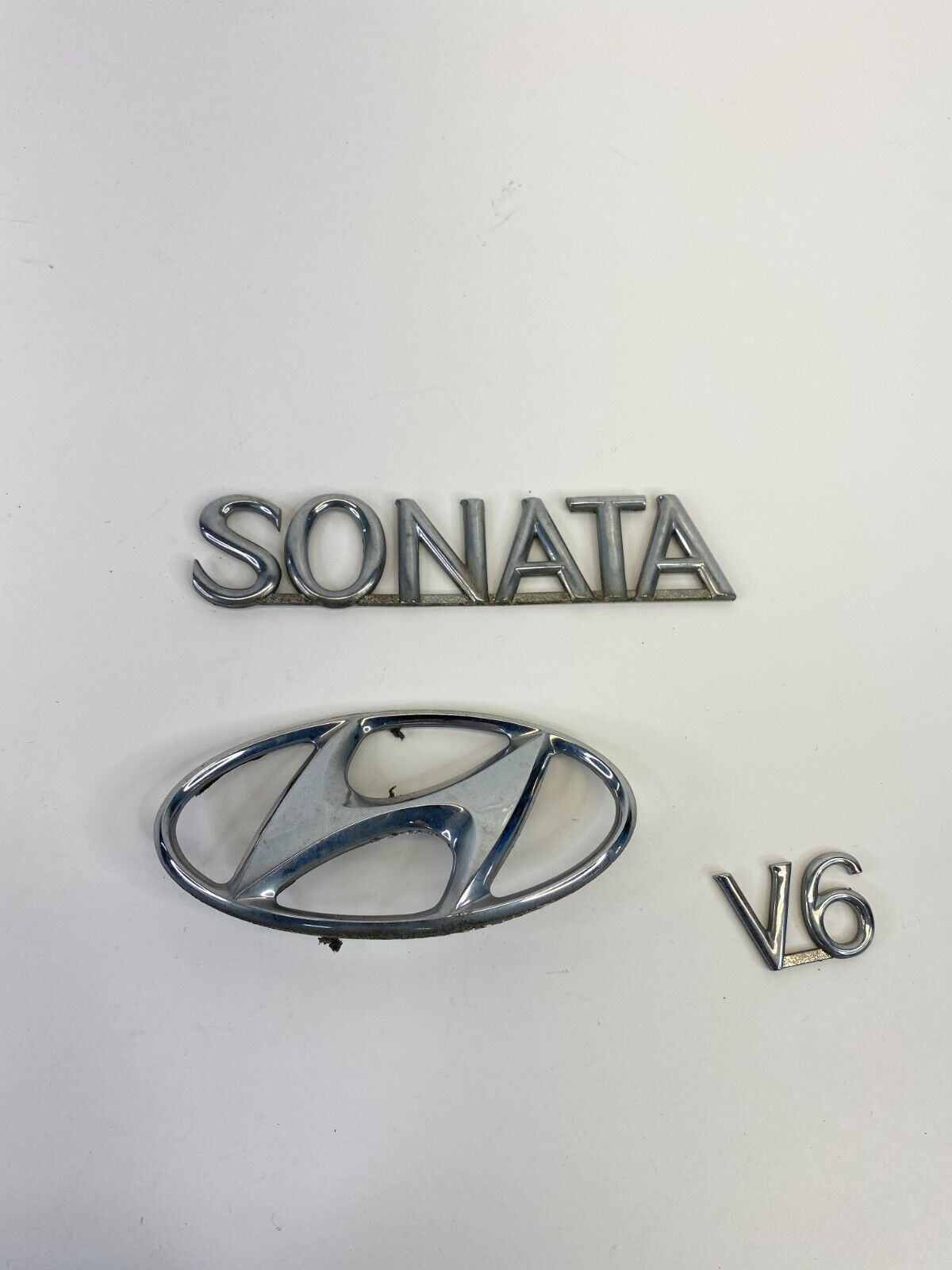 2002-2005 Hyundai Sonata V6 Rear Trunk Deck Lid Logo Emblem Badge Set OEM
