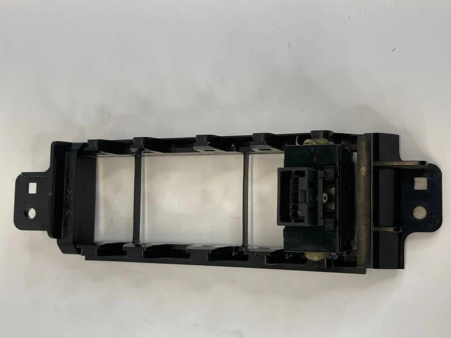 2006 2007 INFINITI M35 VDC OFF TRACTION CONTROL SWITCH BUTTON BEZEL TRIM OEM