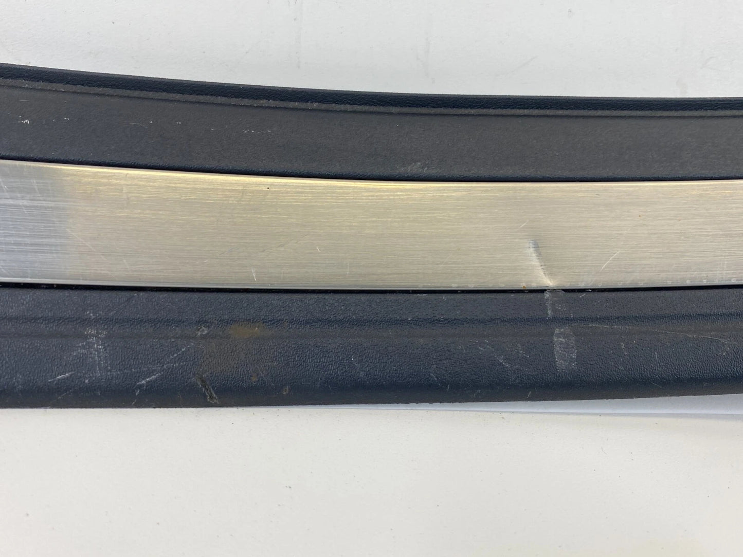 2000 2001 LEXUS ES300 REAR LEFT DRIVER DOOR SILL SCUFF PLATE OEM 67916-33040