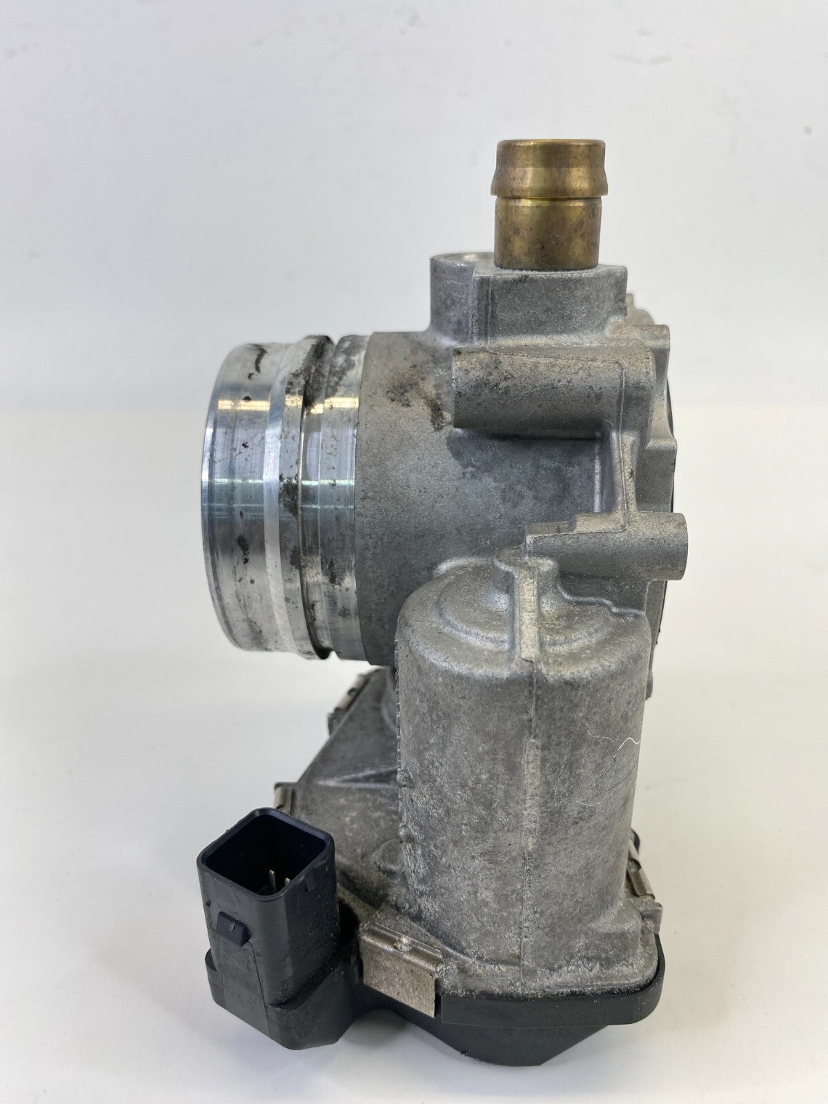 2013-2017 BMW X3 2.0L L4 A/T Throttle Body Throttle Valve Assy 13-54-7-588-625