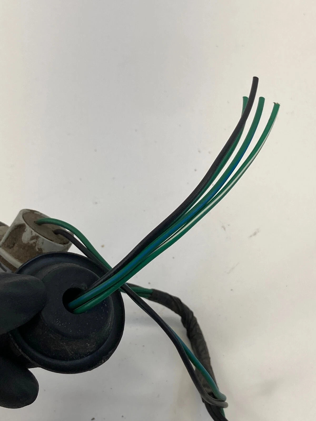 2008 2009 SUBARU OUTBACK RR LEFT TAILLIGHT LAMP BULB SOCKET HARNESS OEM FACTORY