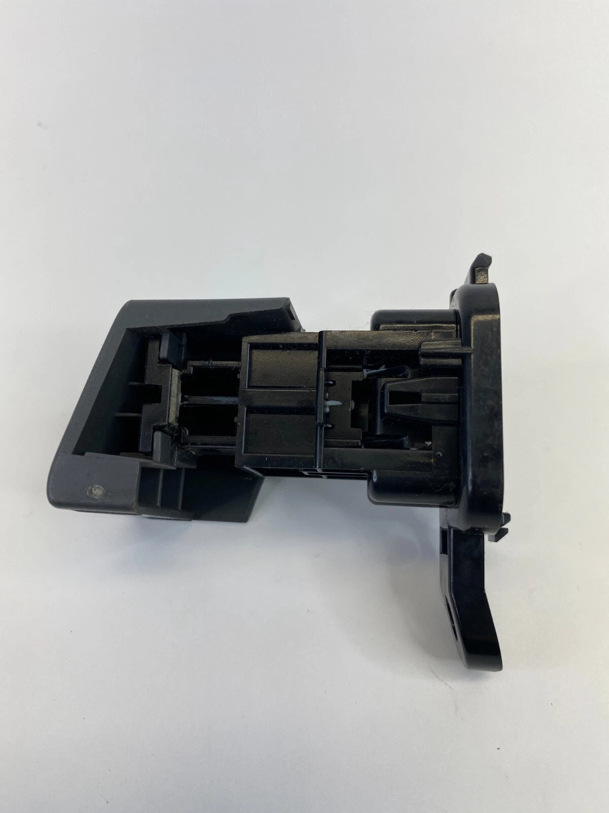 2010 2011 10 11 TOYOTA PRIUS GLOVE BOX COMPARTMENT LATCH LOCK RELEASE BUTTON OEM