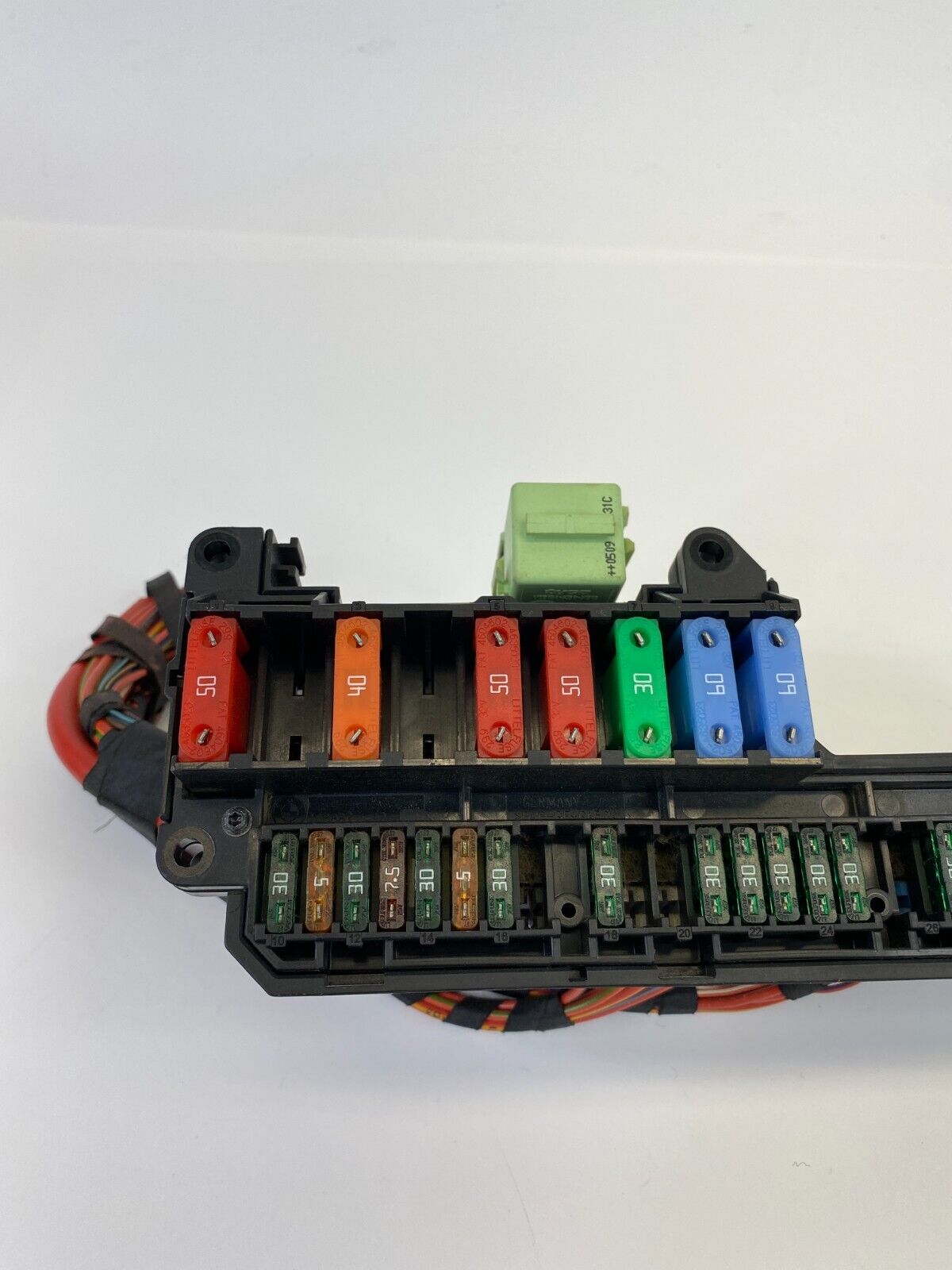 04-07 BMW 530i 525i 3.0L Fuse Box Relay Junction Under Dash 6114695733001 OEM