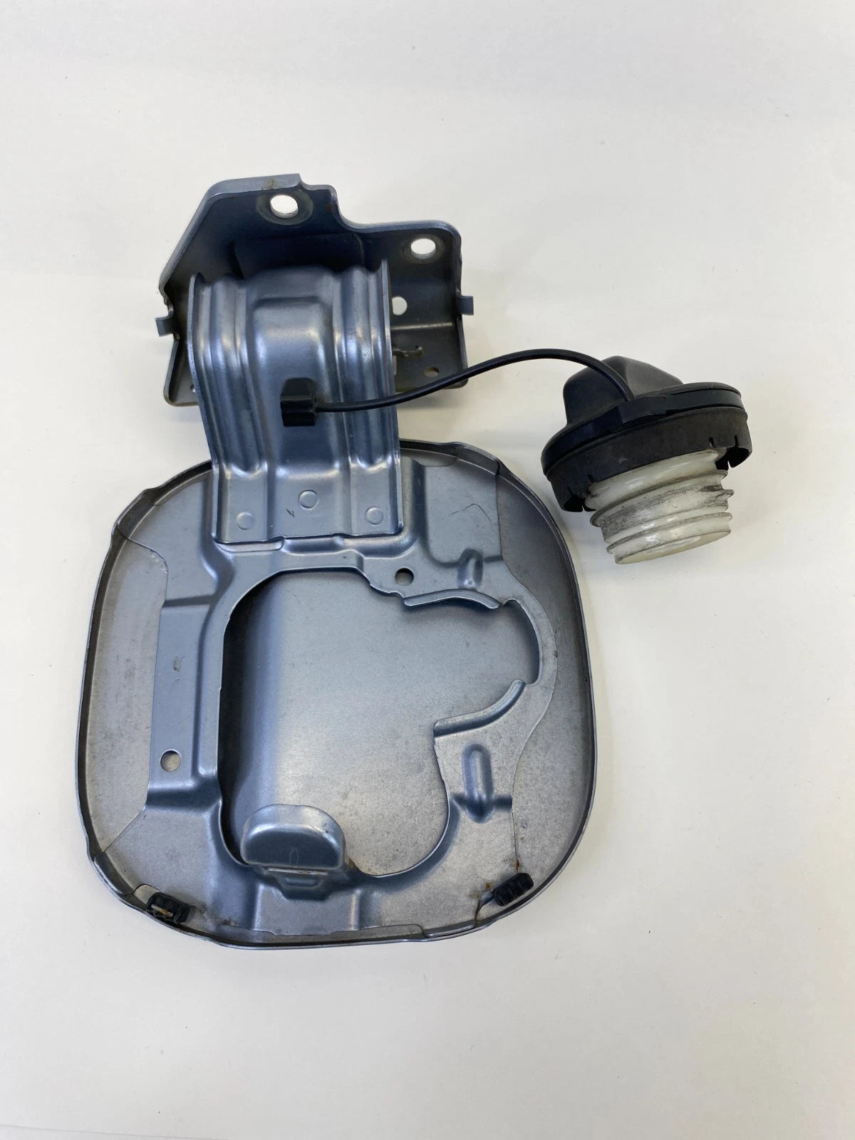 07-11 HONDA CR-V EXTERIOR FUEL DOOR GAS LID COVER WITH FILLER CAP ASSEMBLY OEM