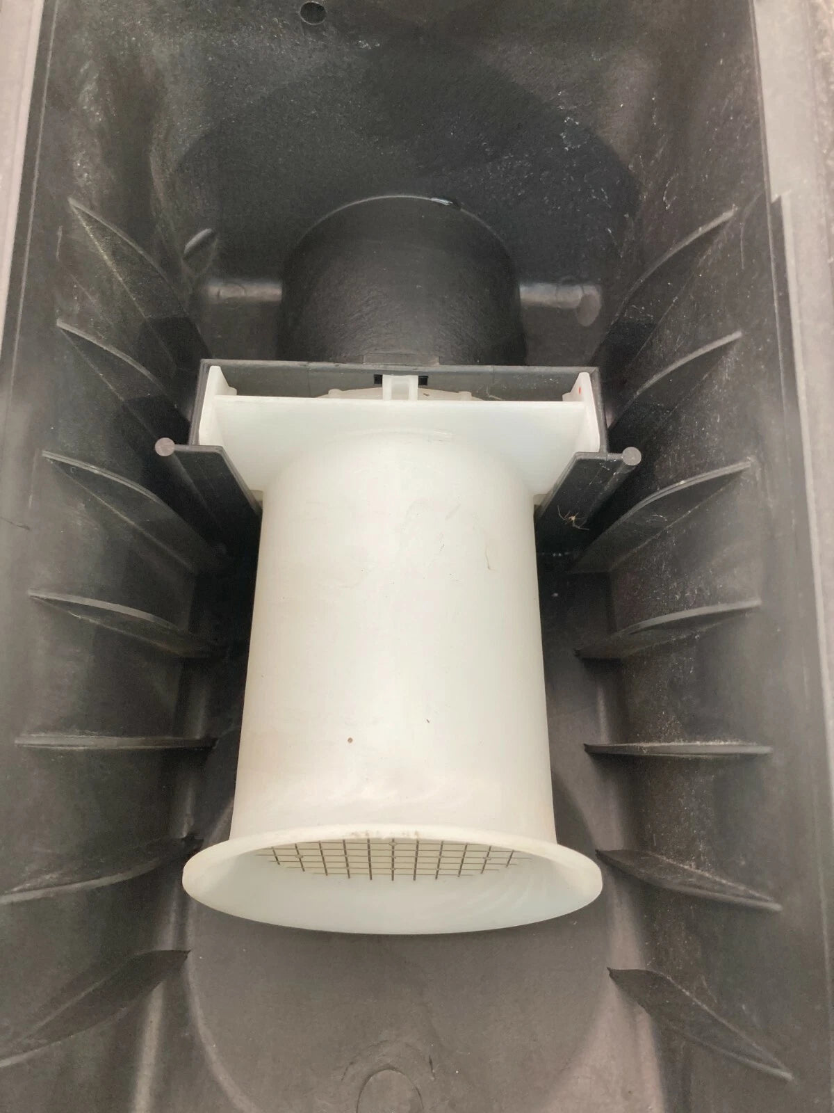 03-08 PONTIAC VIBE AIR INTAKE CLEANER FILTER BOX MASS AIR FLOW SENSOR TOP COVER