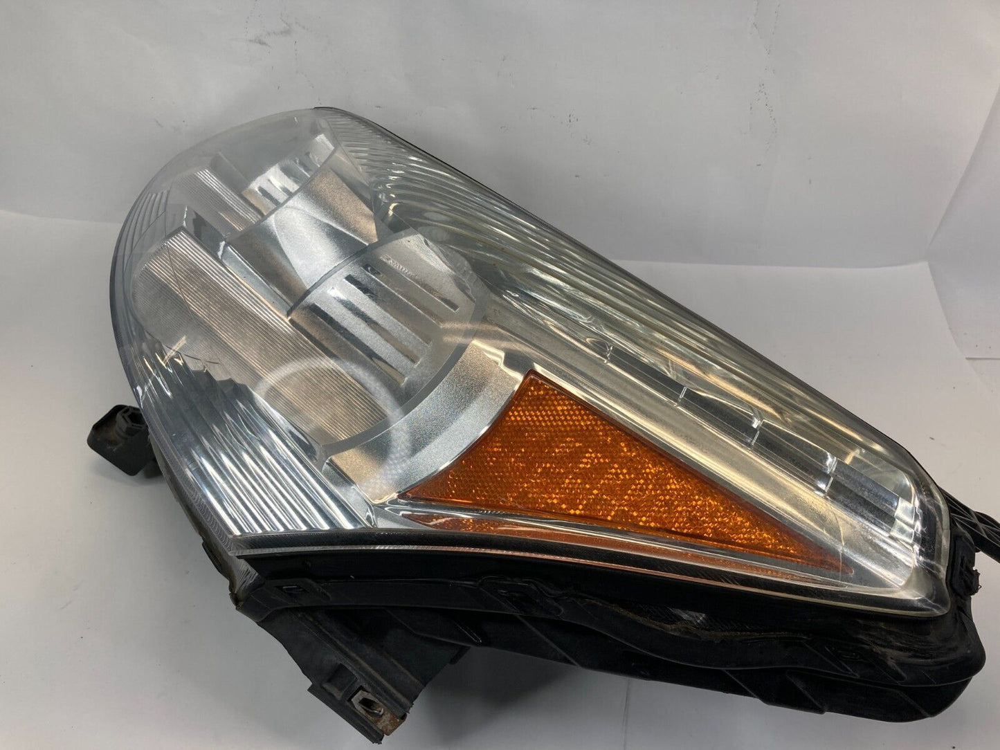 2009-2012 Chevrolet Traverse Front Left Driver Side Headlight Assembly 20794801