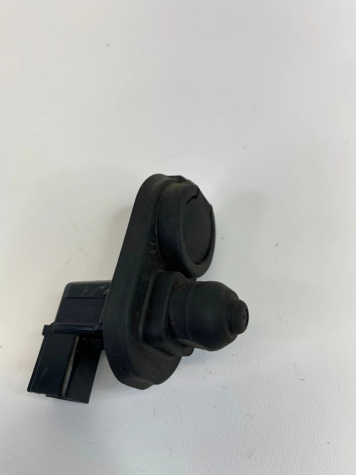 2003-2011 HONDA ELEMENT FRONT RIGHT PASSENGER SIDE DOOR JAMB AJAR LIGHT SWITCH