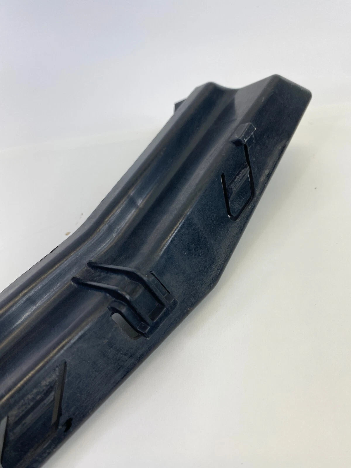 13-17 HYUNDAI ELANTRA GT FRONT LEFT SIDE BUMPER COVER UPPER RETAINER BRACKET OEM