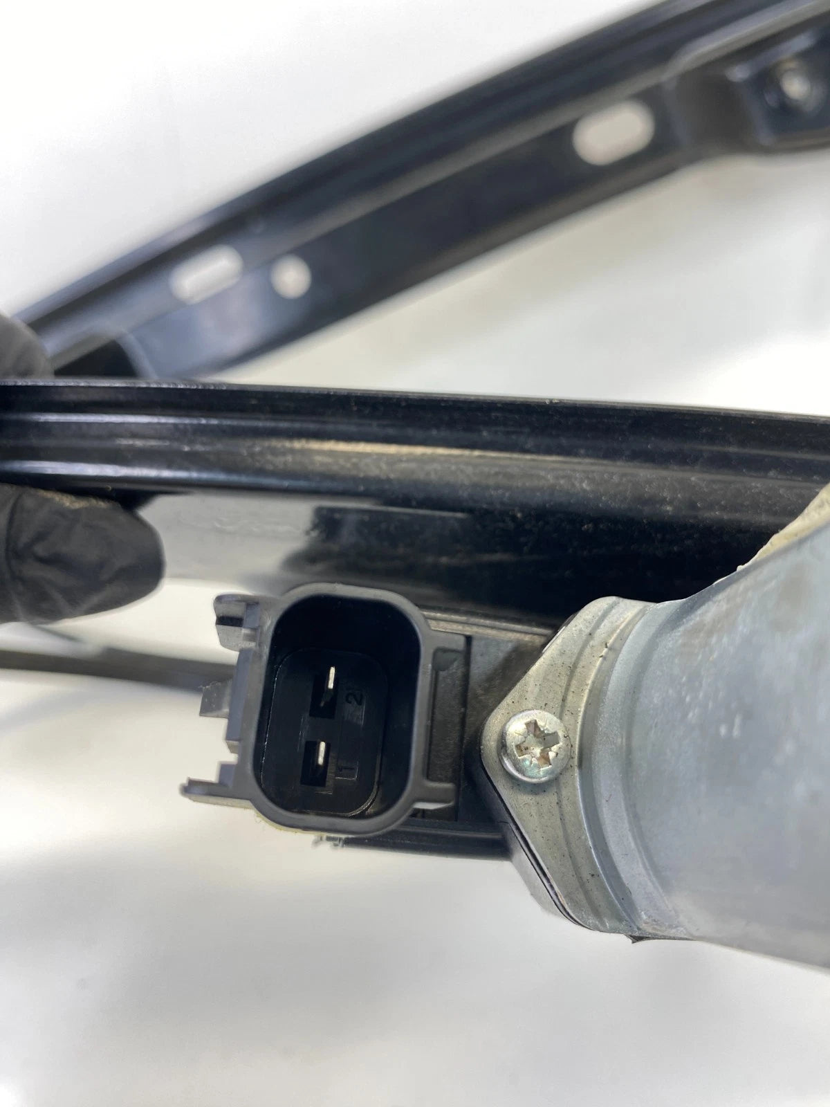 2012-2018 FORD FOCUS FRONT RIGHT SIDE WINDOW REGULATOR W/ MOTOR CM51-A23200-AB
