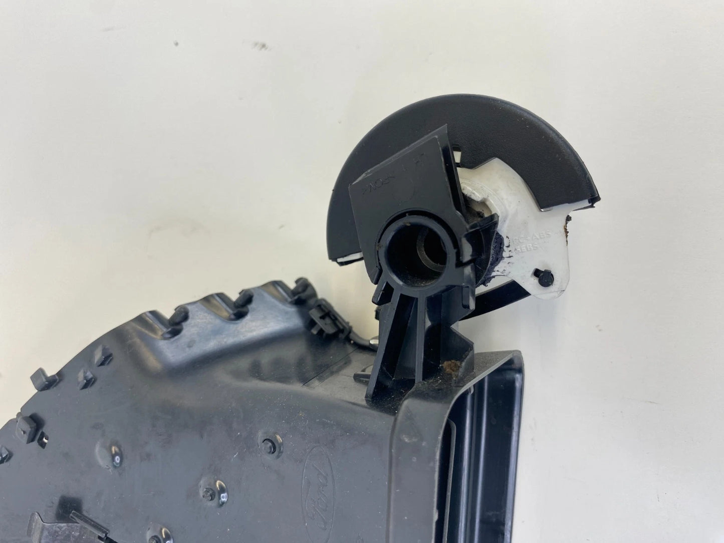 2013-2019 Ford Escape Center Dash Left Side A/C Air Vent Grille Duct Assy OEM