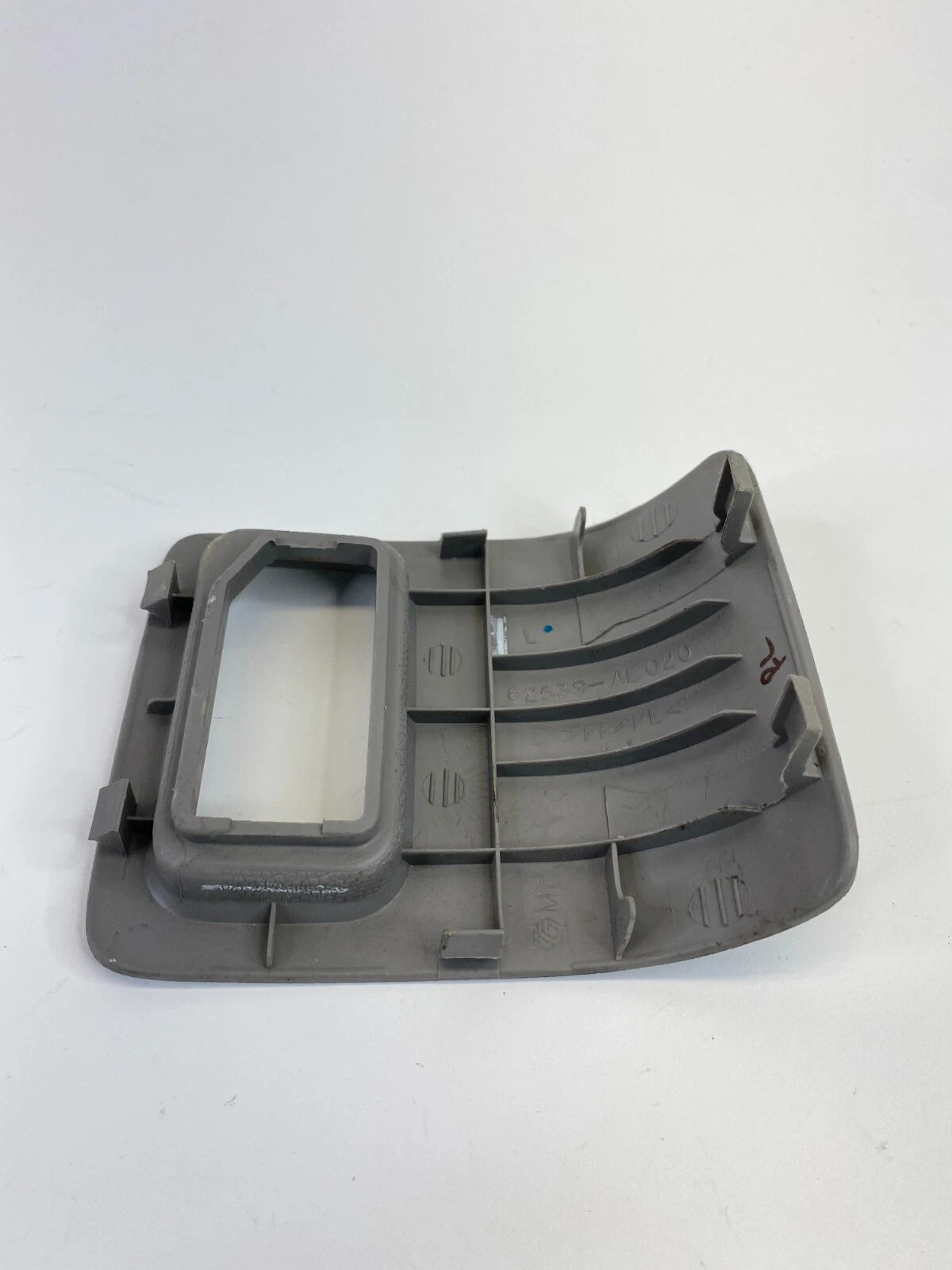 04-10 TOYOTA SIENNA REAR LEFT INNER COURTESY LIGHT COVER TRIM 62539-AE020 OEM