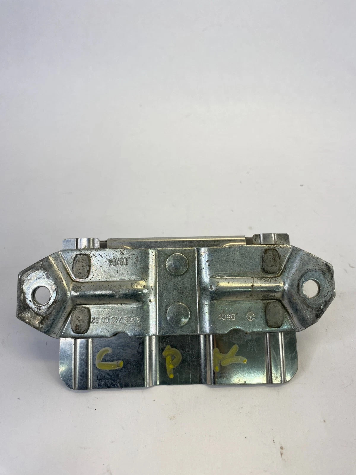 2001-2005 MERCEDES-BENZ C240 TRUNK TAILGATE LOCK STRIKER CLAMP OEM 203-740-00-32