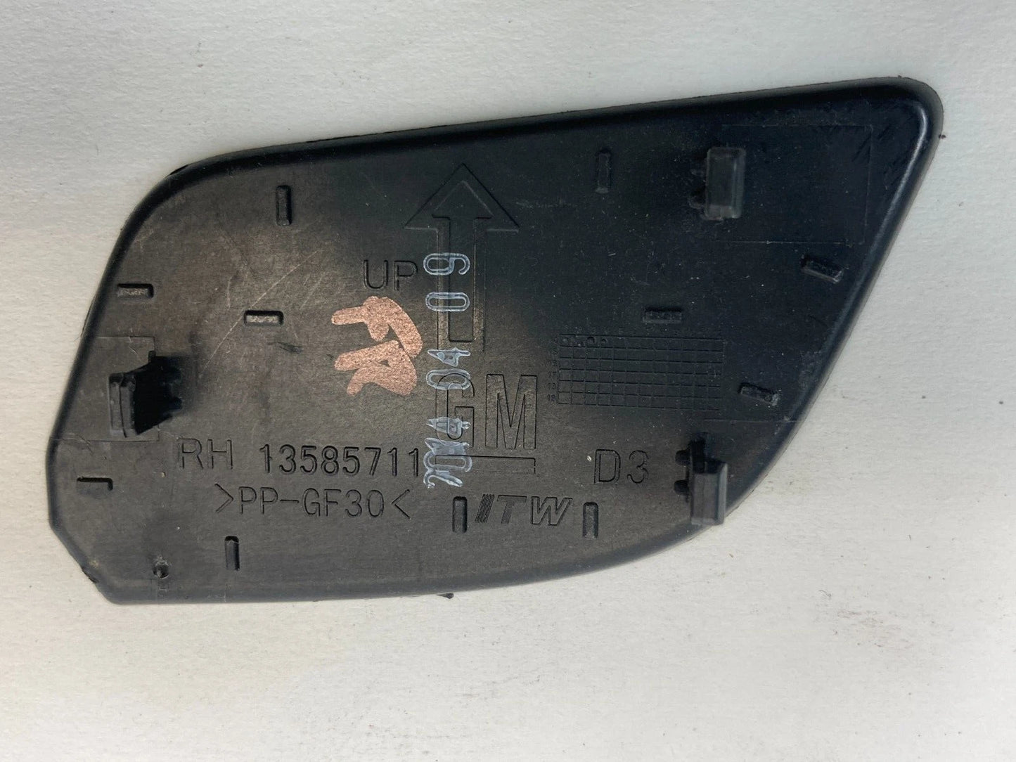 12-20 CHEVROLET SONIC FRONT RIGHT SIDE DOOR HANDLE BOLT COVER TRIM 13585711 OEM