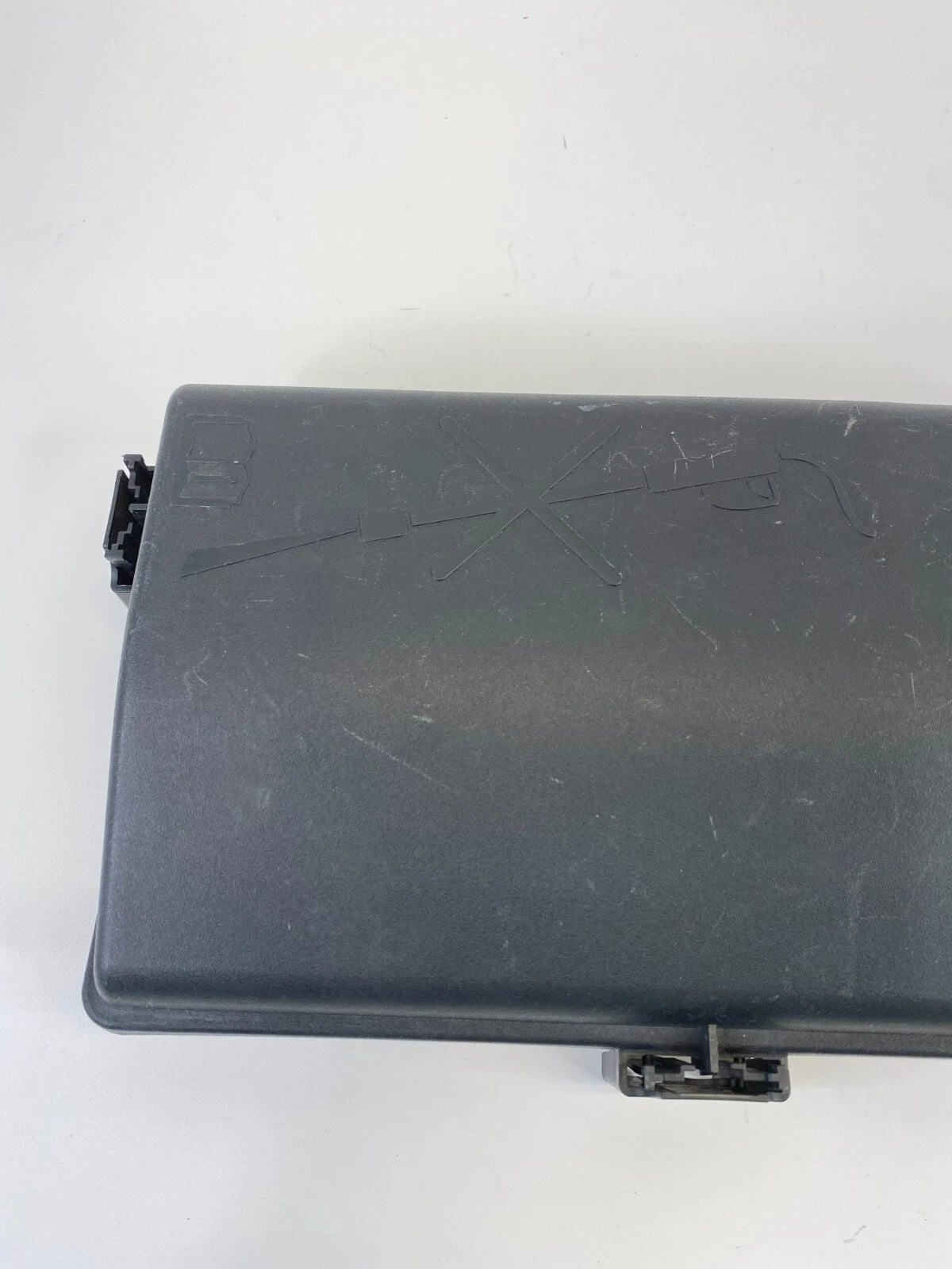 2011-2014 CHEVROLET CRUZE 1.4L ENGINE FUSE BOX RELAY COVER CAP 812461952 OEM