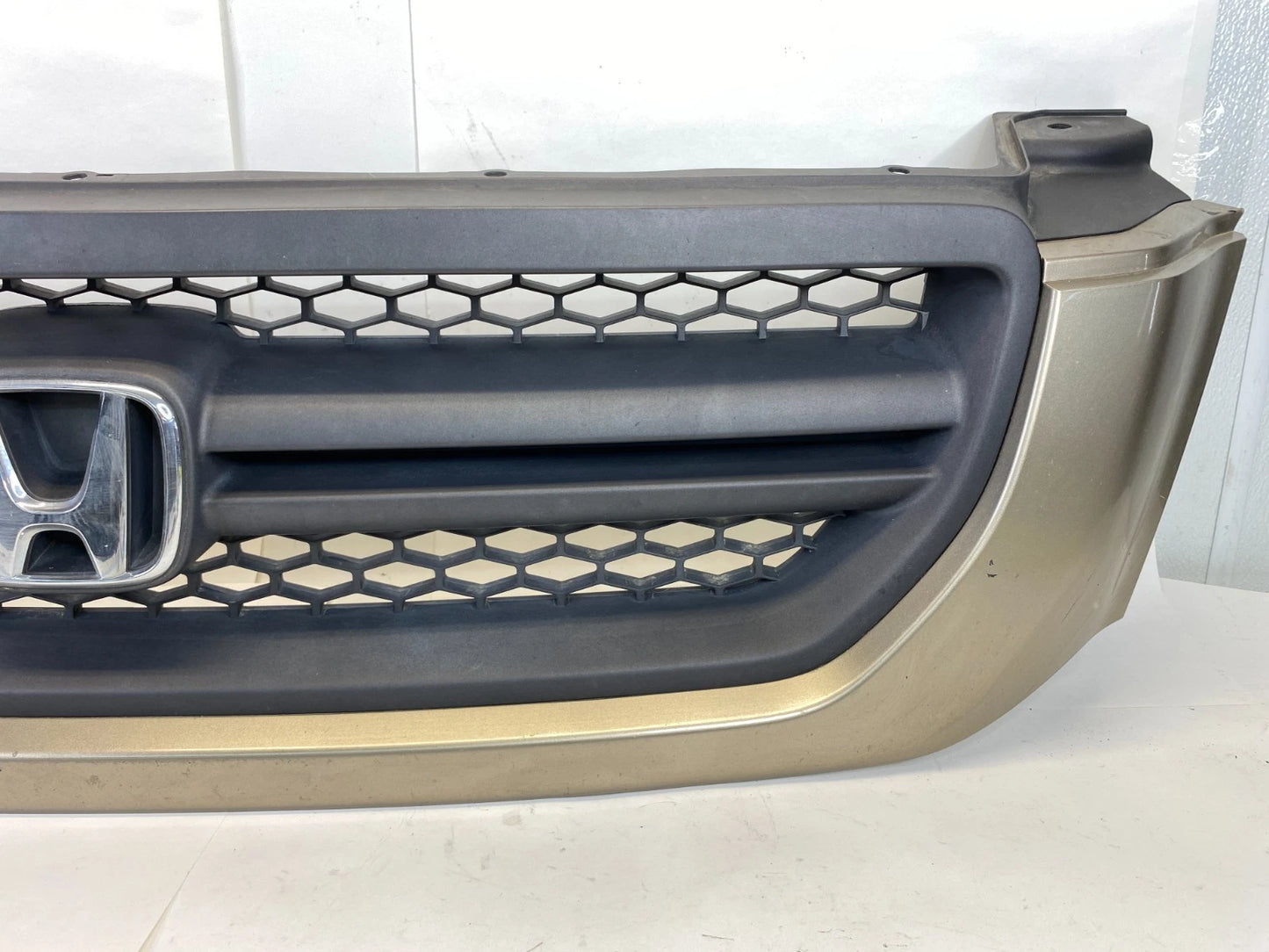 2003 2004 2005 HONDA PILOT FRONT UPPER GRILL GRILLE 75101-S9V-A000 OEM