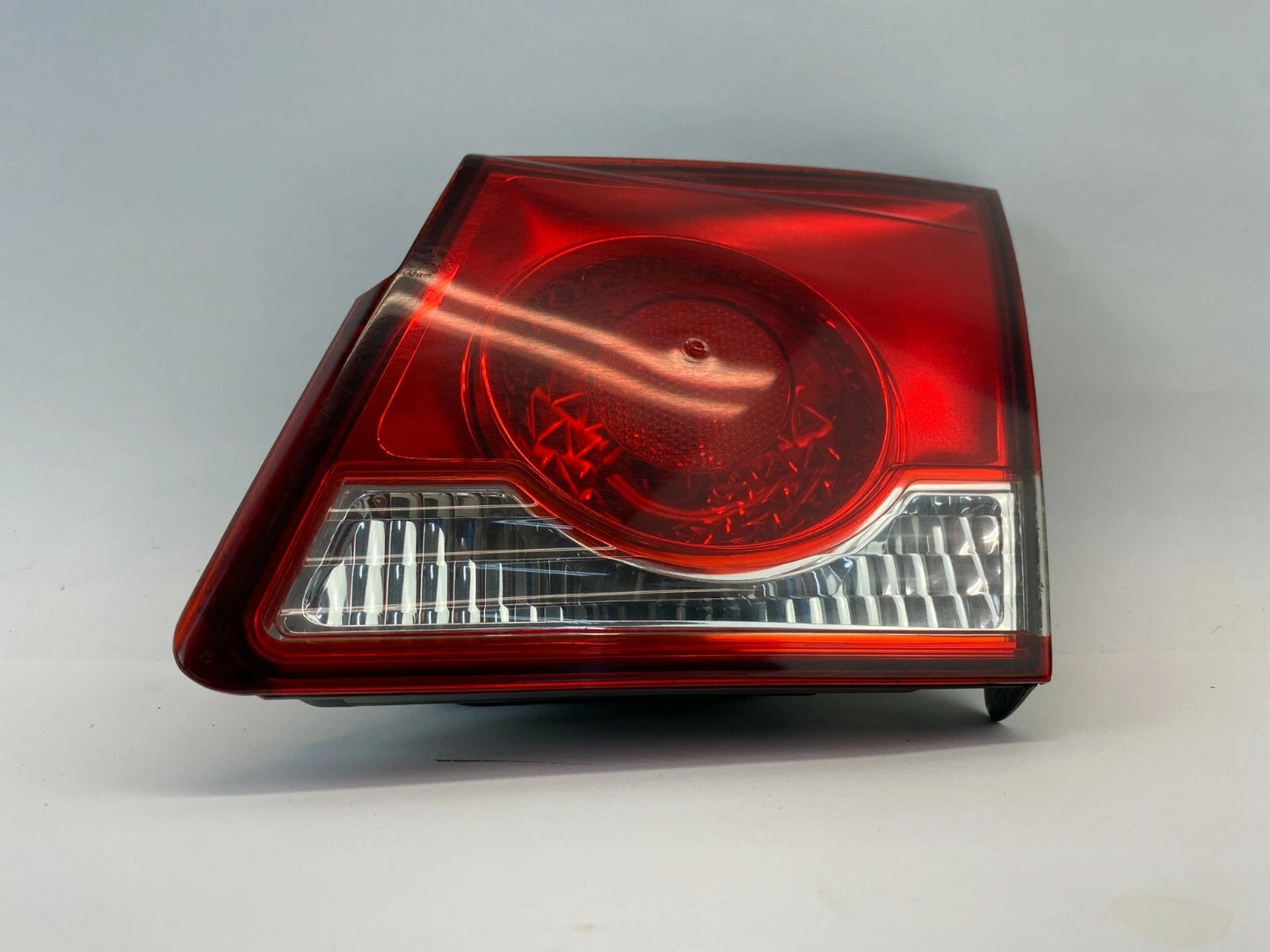 11-16 CHEVROLET CHEVY CRUZE REAR RIGHT PASSENGER TAIL LIGHT INNER TAILLIGHT OEM