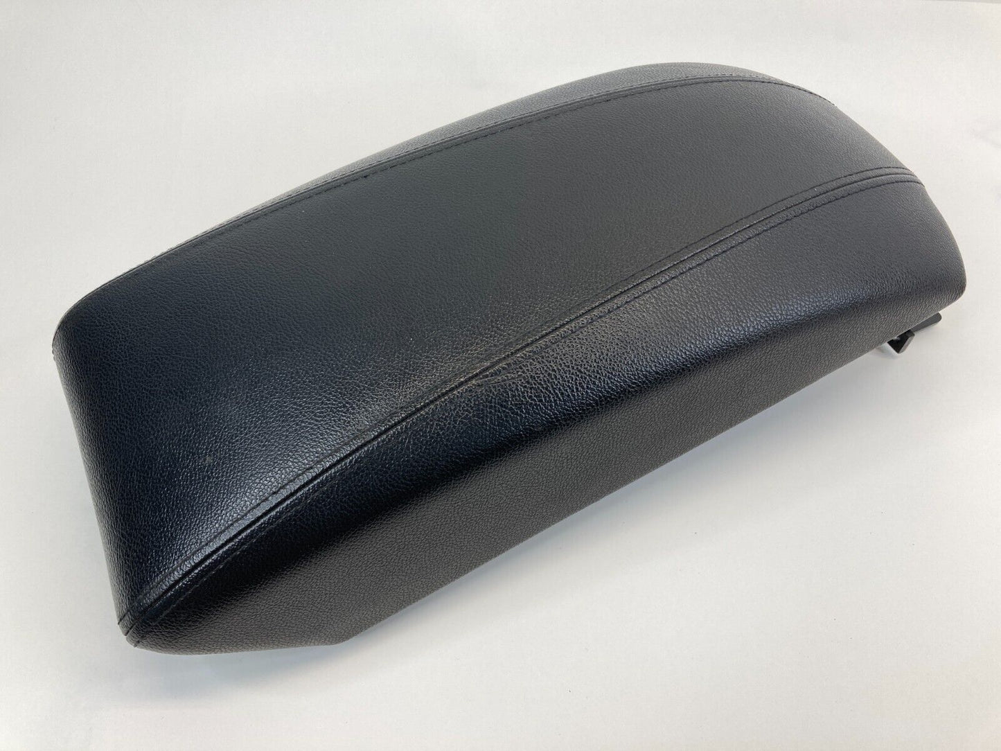 11-15 Hyundai Sonata Auto Trans Center Console Armrest Arm Rest Lid 84660-3S000