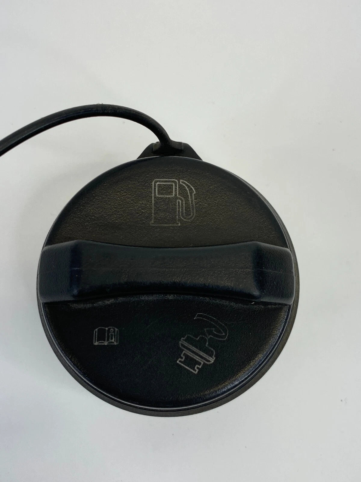 2004-2009 CHEVROLET AVEO 07-09 AVEO5 FUEL FILLER GAS LID COVER CAP OEM