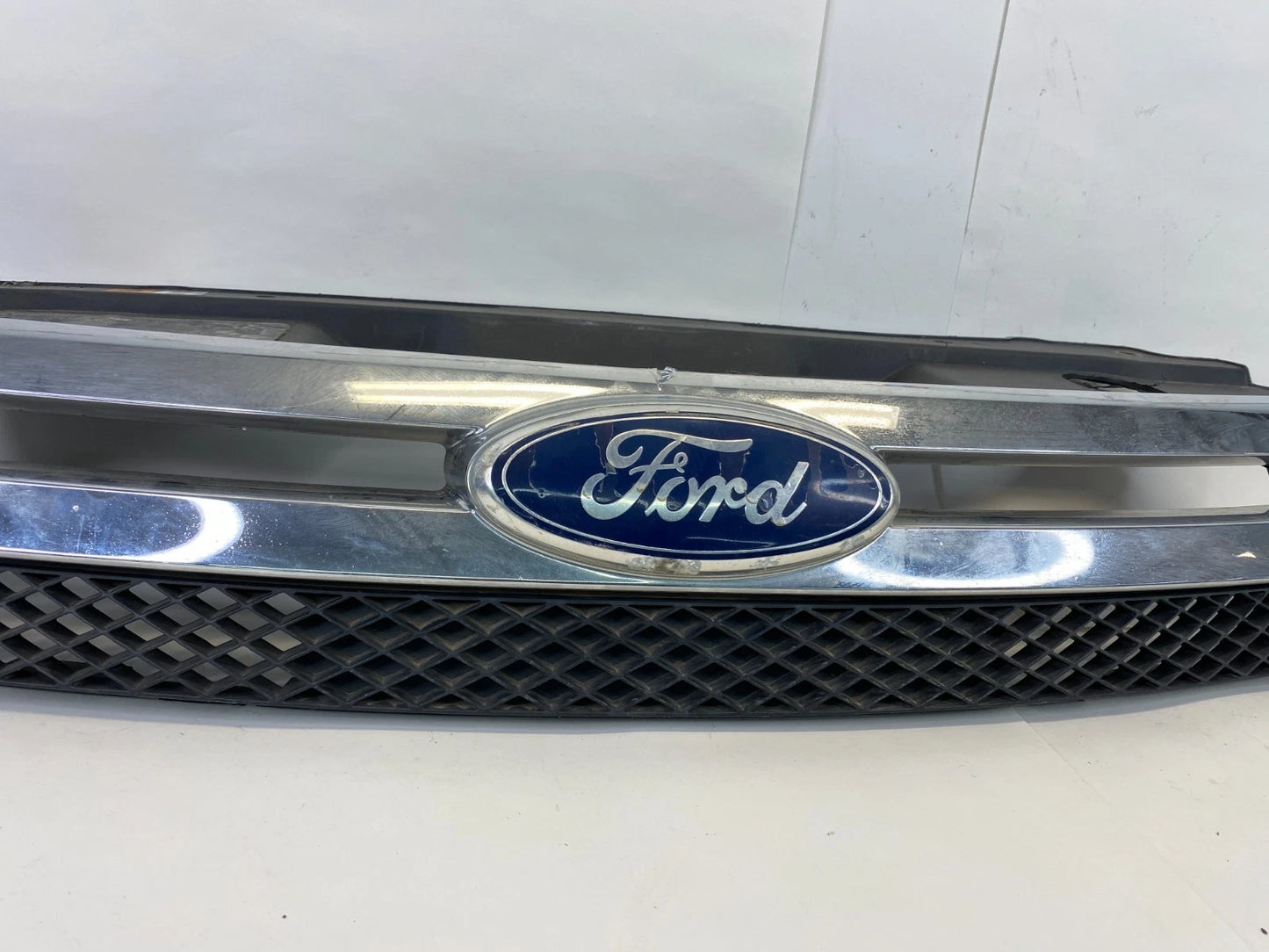 2008-2011 FORD FOCUS SEDAN UPPER CHROME GRILLE GRILL ASSY 8S43-8200-BGW OEM