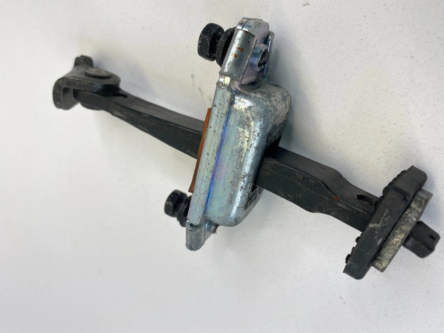2006-2011 KIA RIO RIO5 HATCHBACK FRONT RIGHT PASSENGER DOOR CHECK STOPPER DETENT