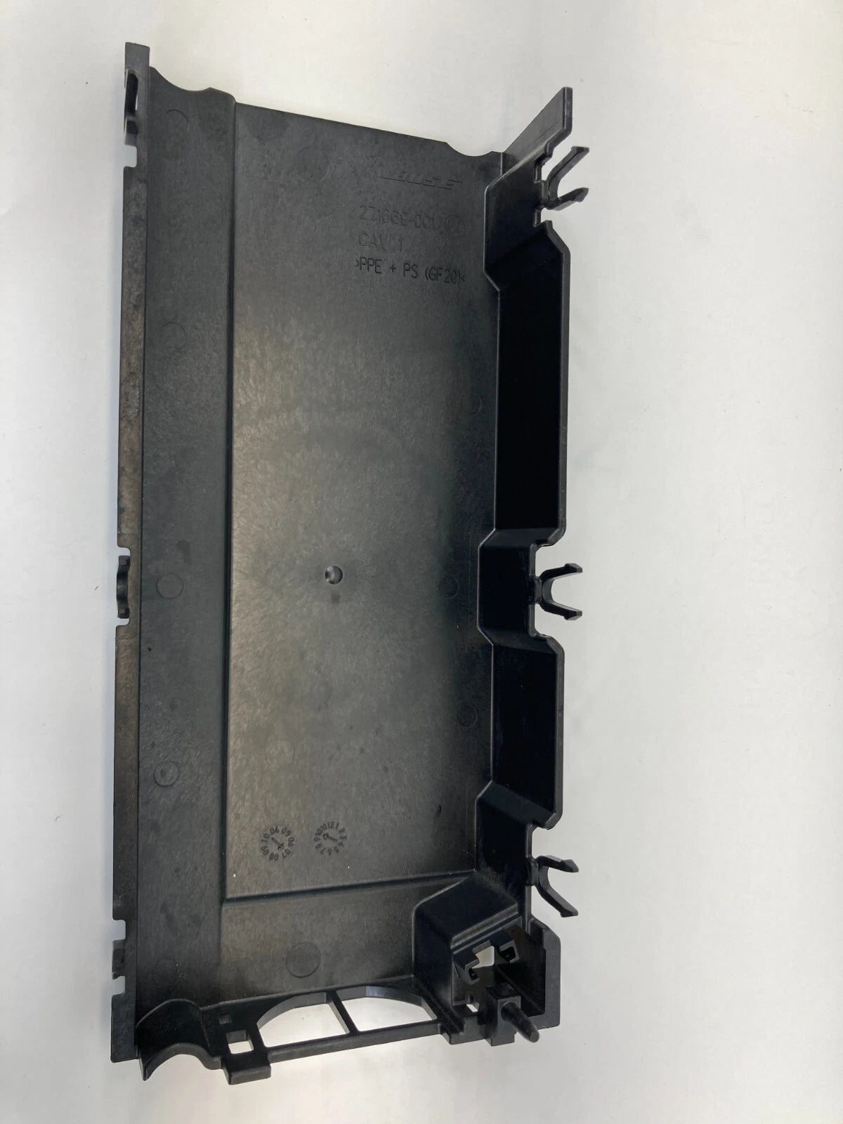 07-11 AUDI A6 RADIO AMPLIFIER SOUND SYSTEM HOUSING CAP LID COVER 271669001 OEM
