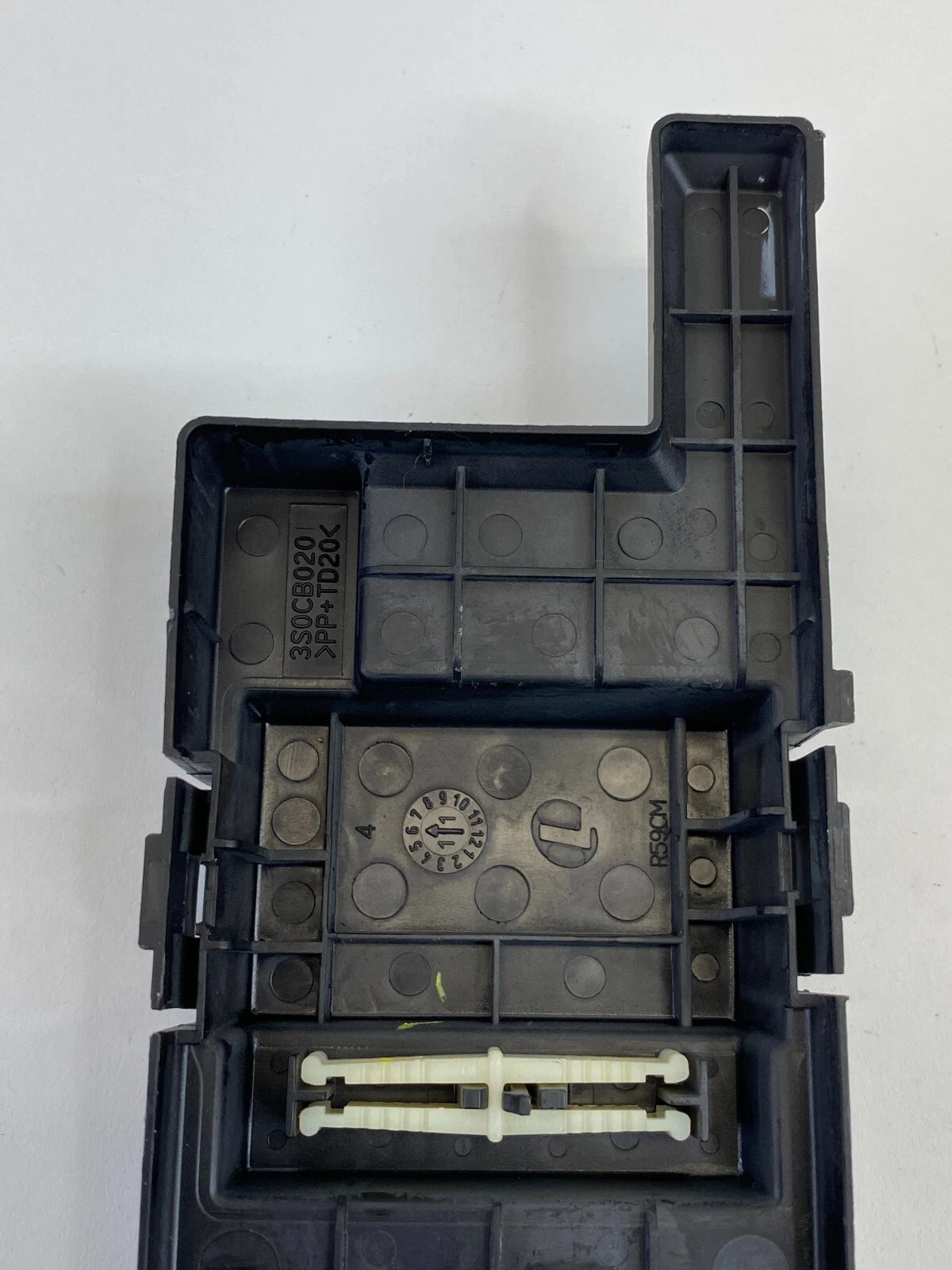 11-15 FORD EXPLORER FUSE RELAY BOX MODULE COMPARTMENT TOP COVER LID 3S0CB020 OEM