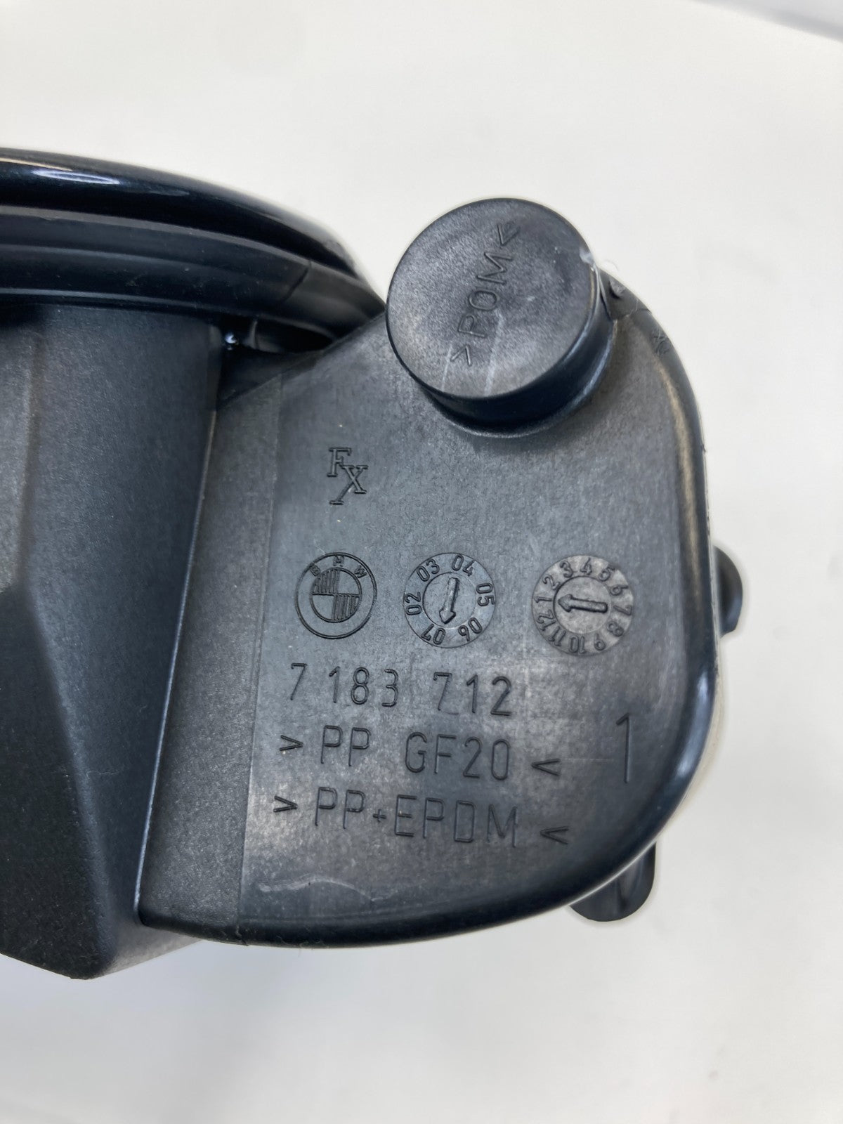 2004 2005 2006 2007 BMW 525i Fuel Filler Door Gas Tank Lid Cover 7183712 OEM