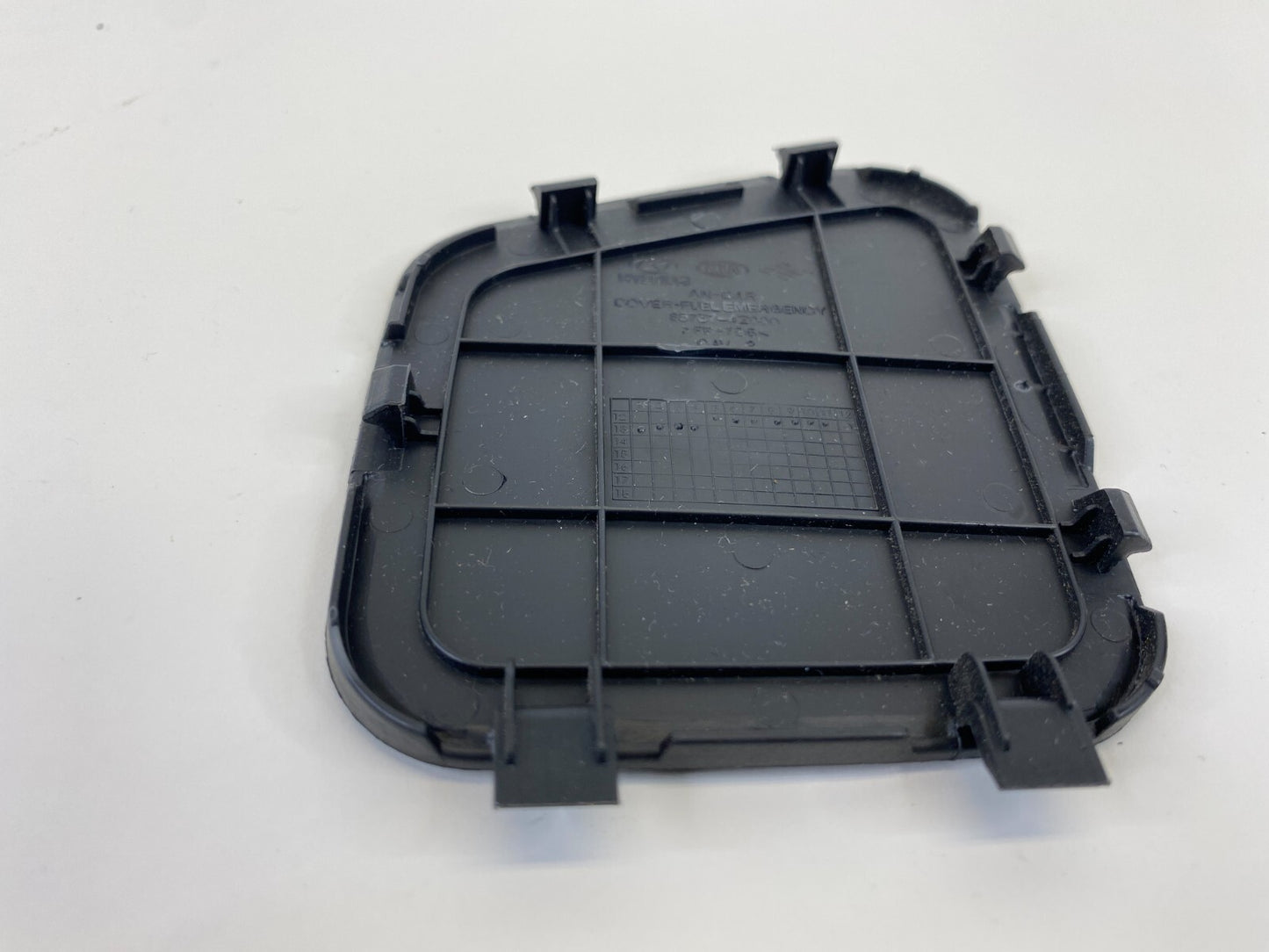 13-18 Hyundai Santa Fe Sport Quarter Panel Luggage Fuel Cover Cap Lid 857374Z000