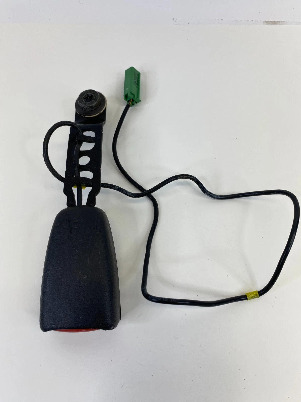 2000-2004 VOLVO S40 FRONT LEFT DRIVER SIDE SEAT BELT BUCKLE RECIVER ASSY OEM
