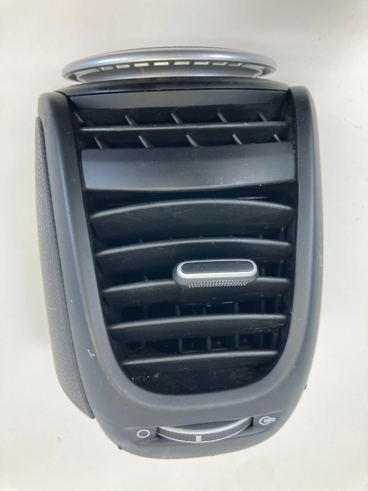 14-18 KIA SOUL FRONT LEFT SIDE A/C HEATER AIR VENT GRILLE W/ SPEAKER 97480-B2000