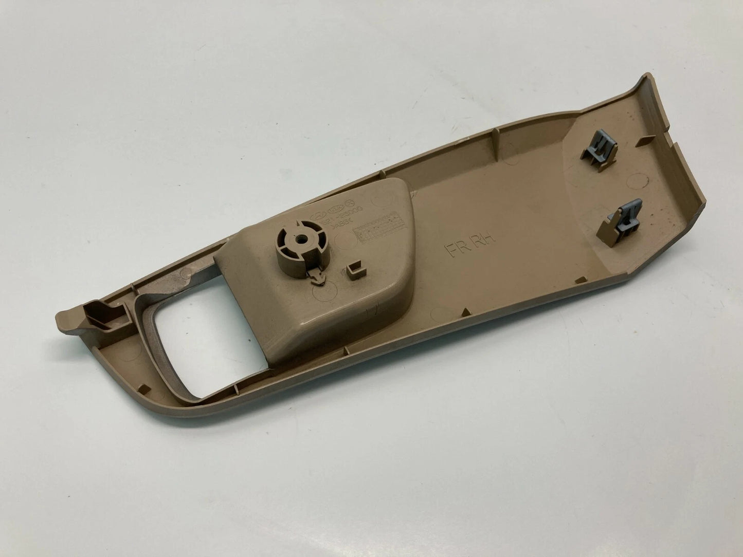 2006-2008 KIA OPTIMA FRONT RIGHT SIDE INTERIOR DOOR HANDLE BEZEL TRIM 826212G000