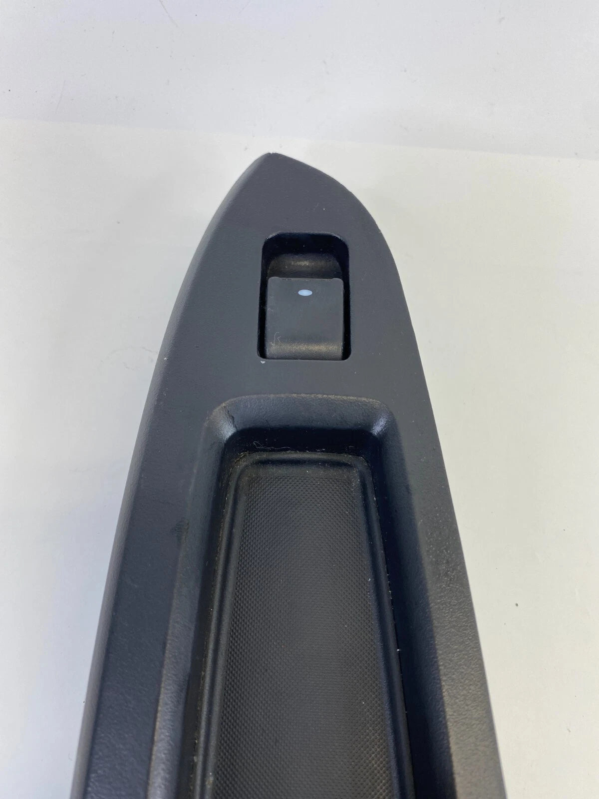 2006-2008 CHEVROLET IMPALA FRONT RIGHT PASSENGER DOOR WINDOW SWITCH W/ BEZEL OEM